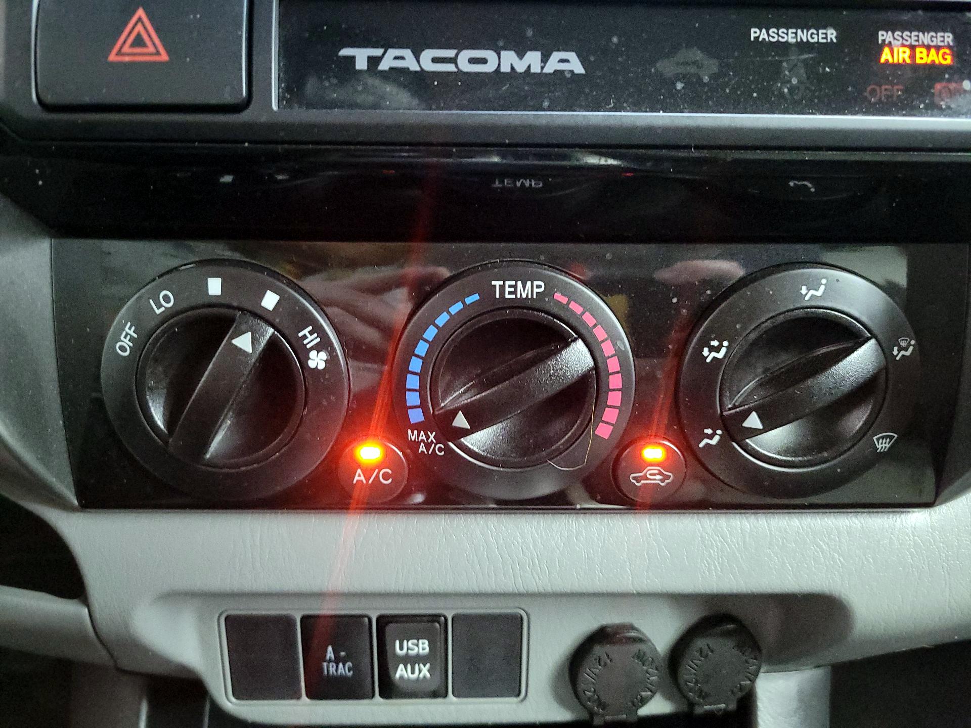 Thumbnail: 2015 Toyota Tacoma - 16