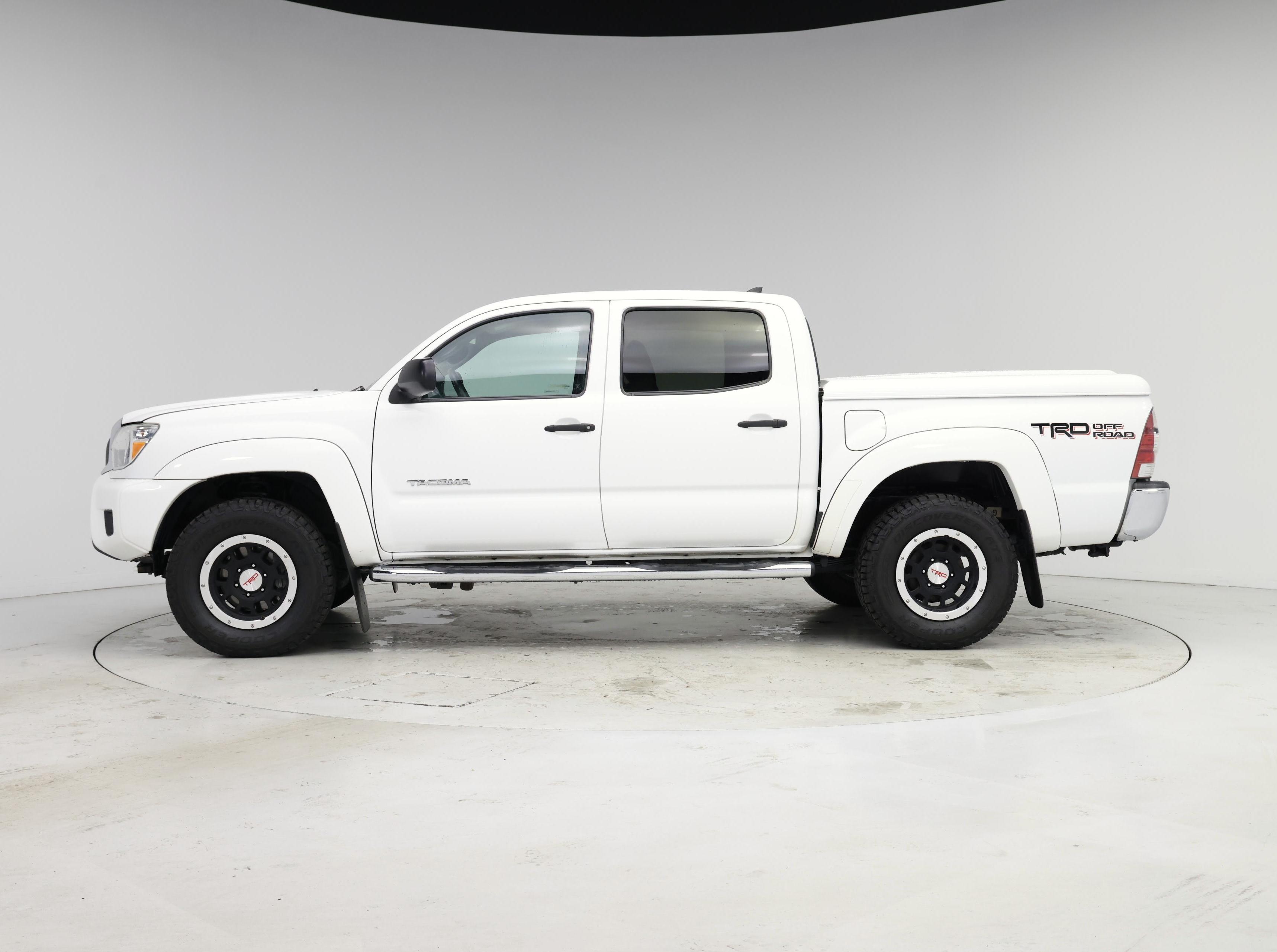 Thumbnail: 2015 Toyota Tacoma - 3