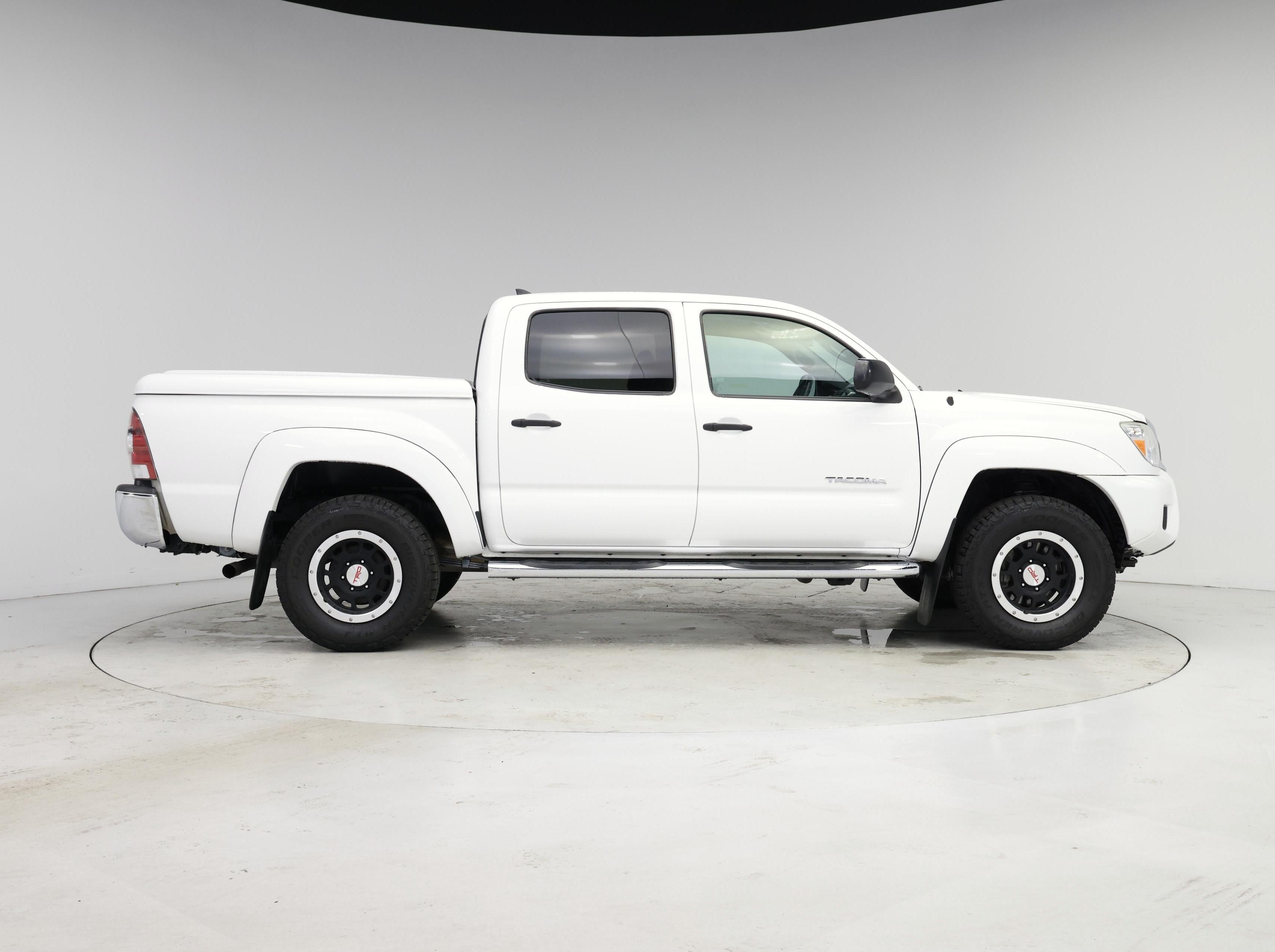 Thumbnail: 2015 Toyota Tacoma - 7