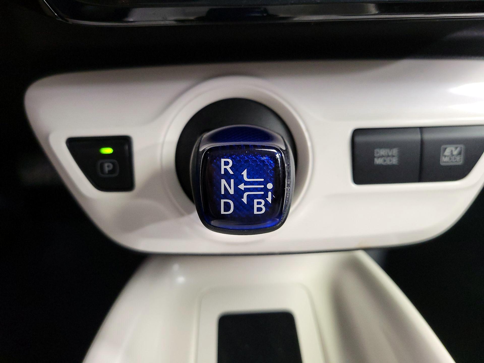 Thumbnail: 2018 Toyota Prius - 18