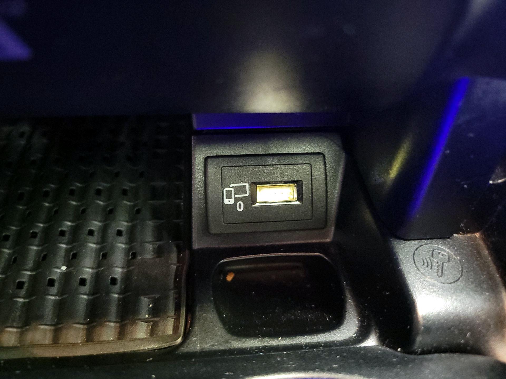 Thumbnail: 2017 Mercedes-Benz E-Class - 19