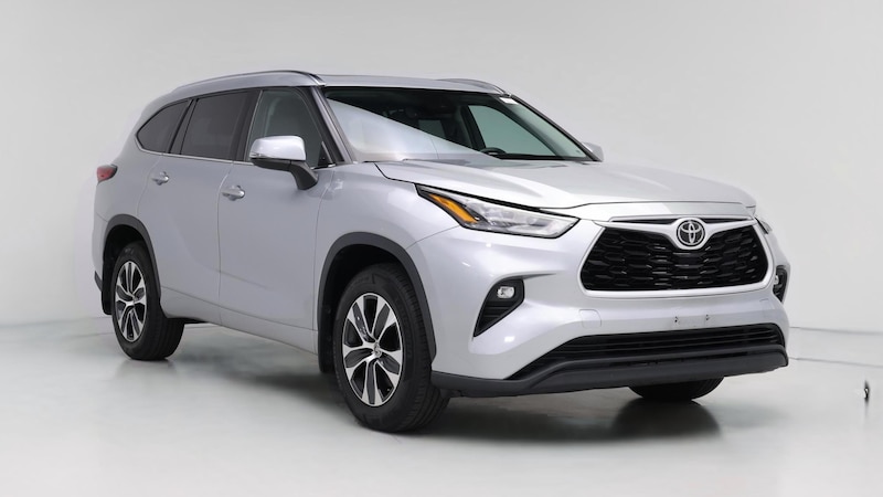 2020 Toyota Highlander XLE Hero Image
