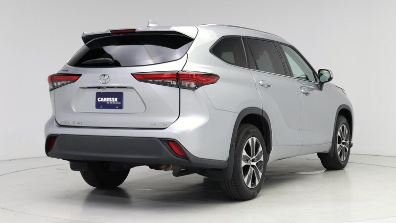 2020 Toyota Highlander XLE 8
