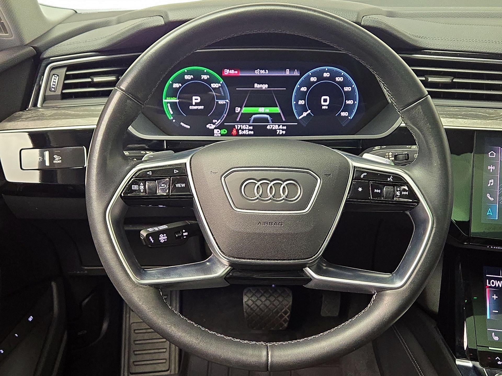 Thumbnail: 2023 Audi e-tron - 10