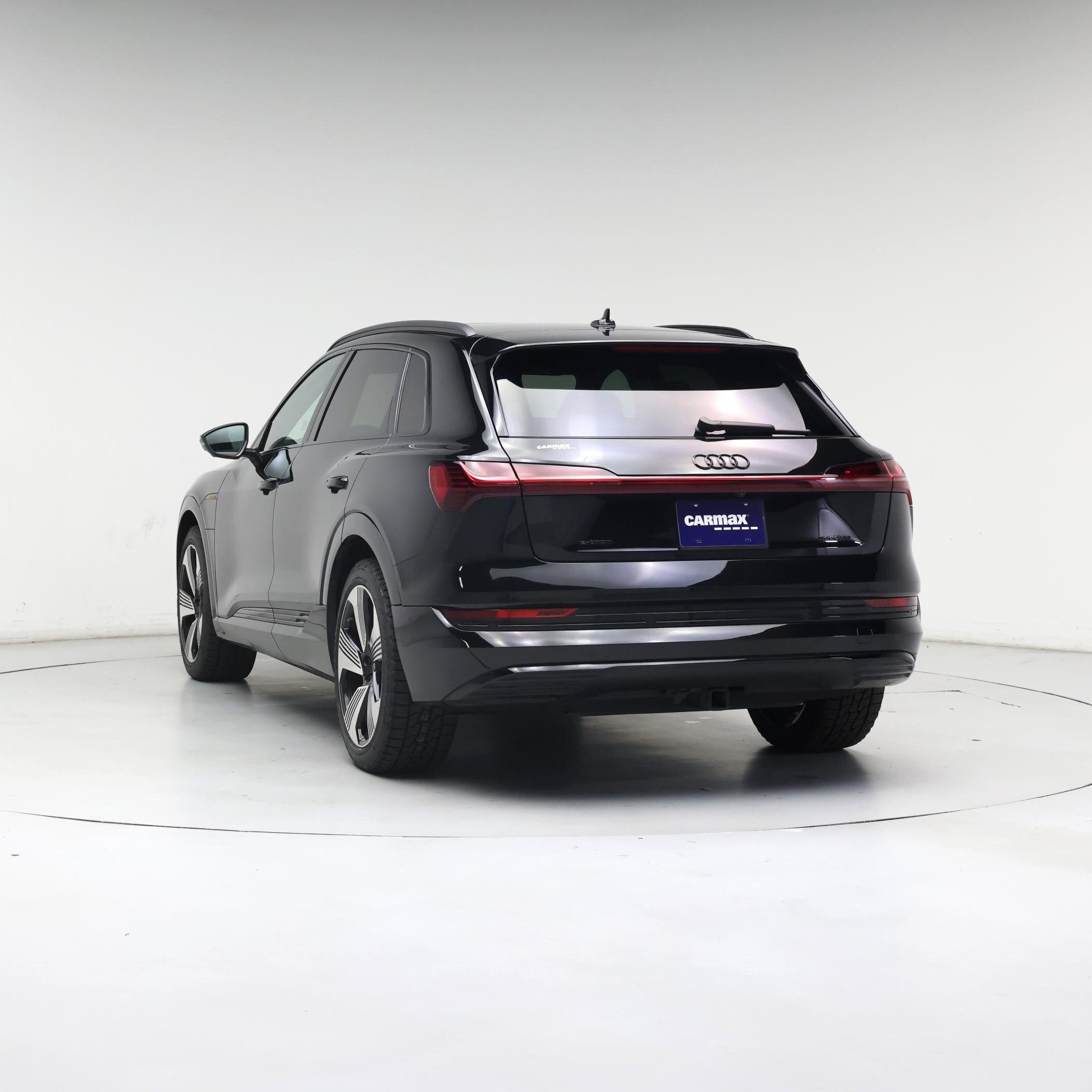 Thumbnail: 2023 Audi e-tron - 2