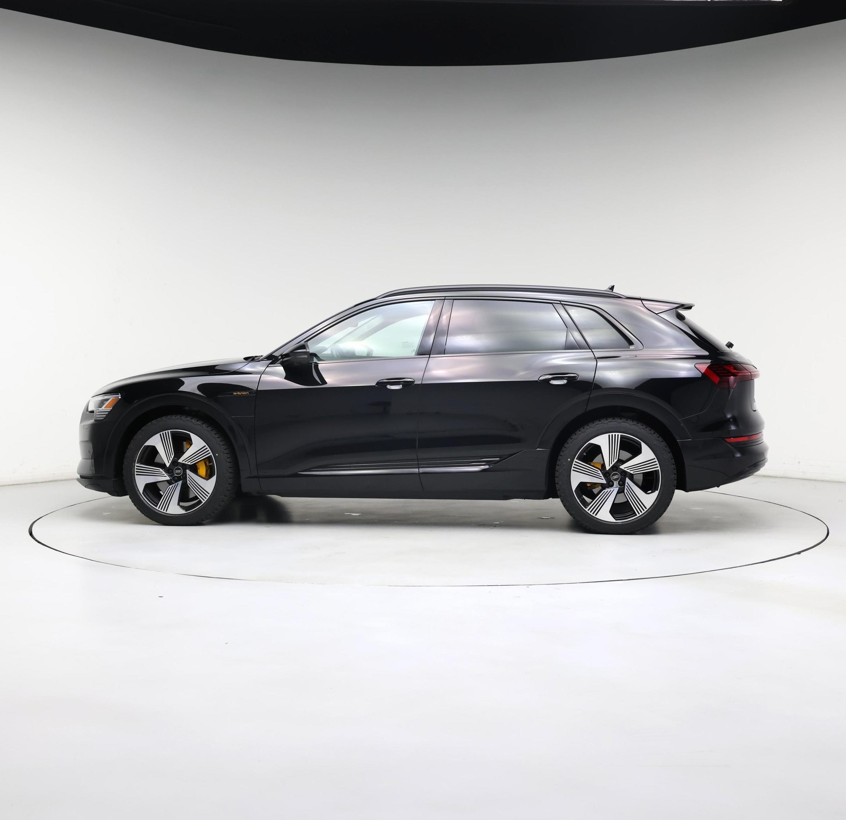 Thumbnail: 2023 Audi e-tron - 3