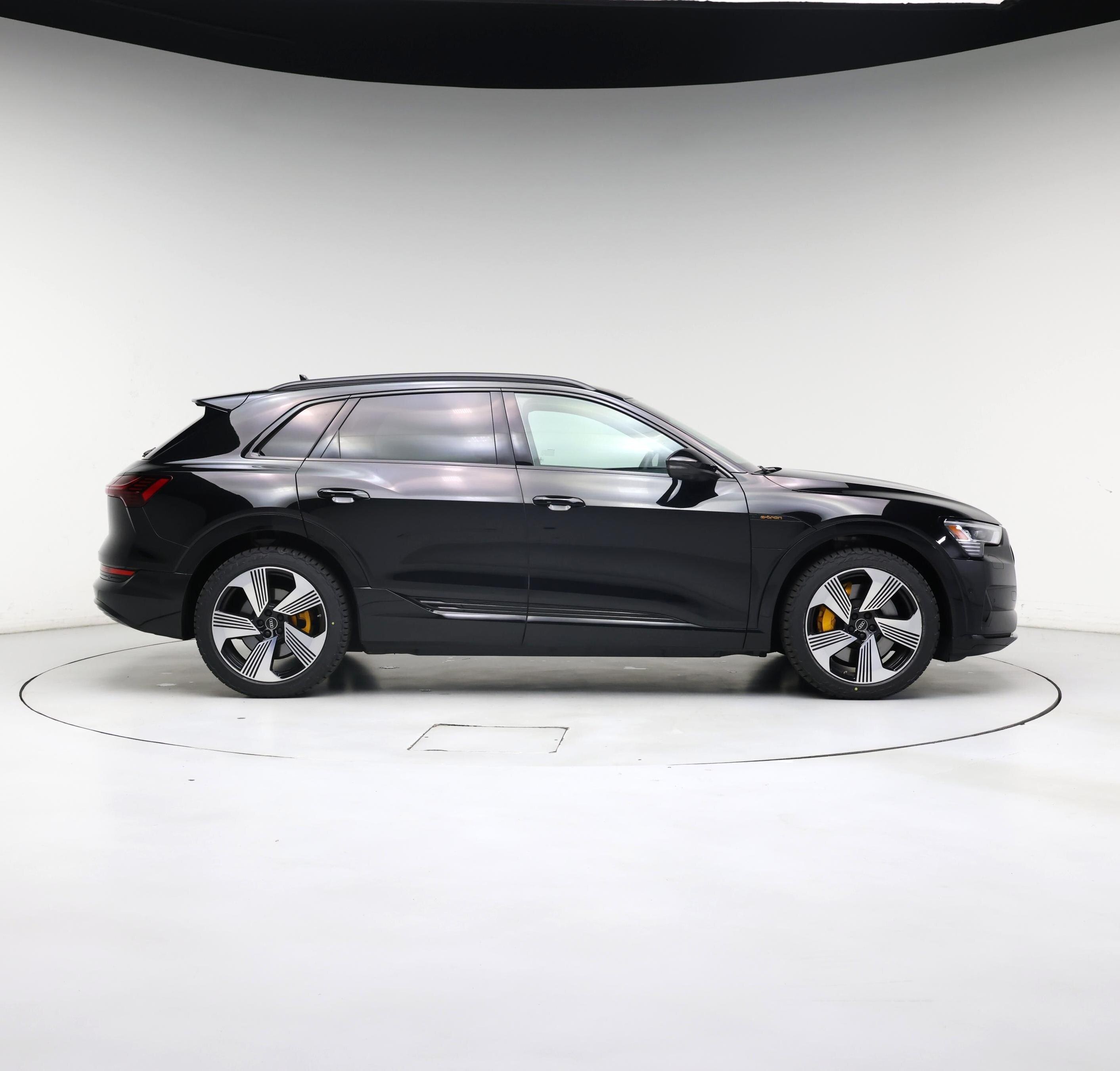 Thumbnail: 2023 Audi e-tron - 7
