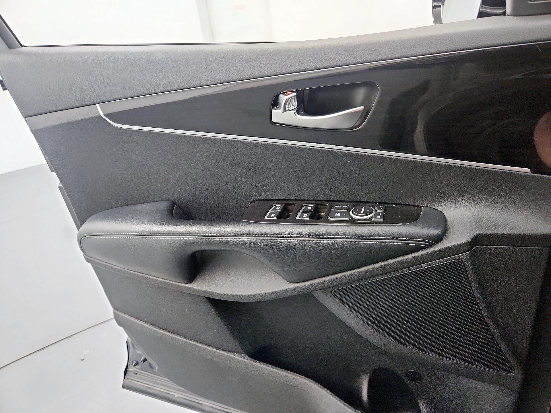 Thumbnail: 2019 Kia Sorento - 12
