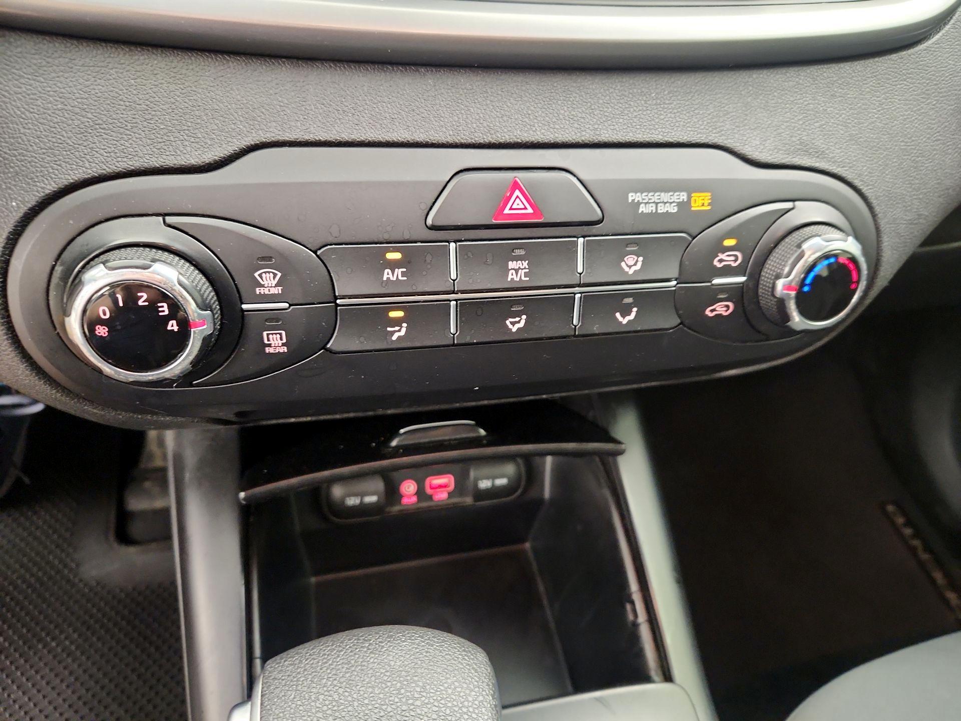 Thumbnail: 2019 Kia Sorento - 16