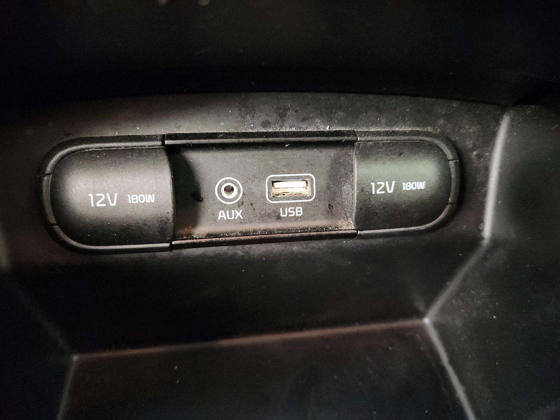 Thumbnail: 2019 Kia Sorento - 18
