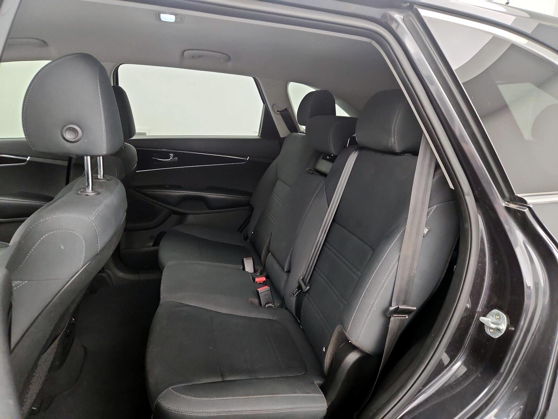 Thumbnail: 2019 Kia Sorento - 19