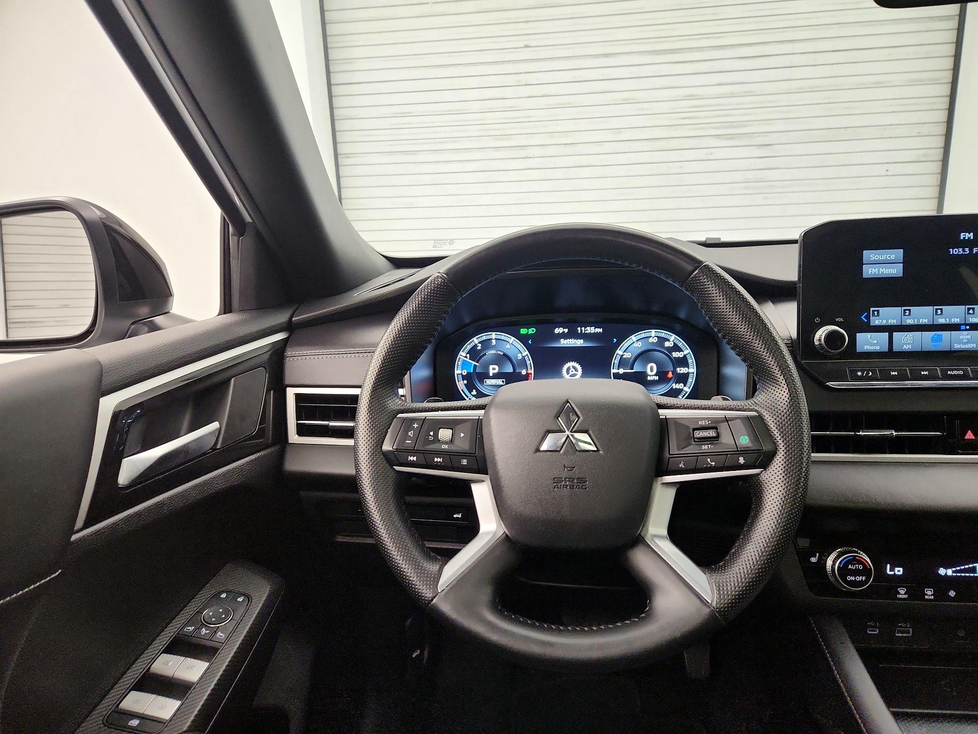 Thumbnail: 2024 Mitsubishi Outlander - 10