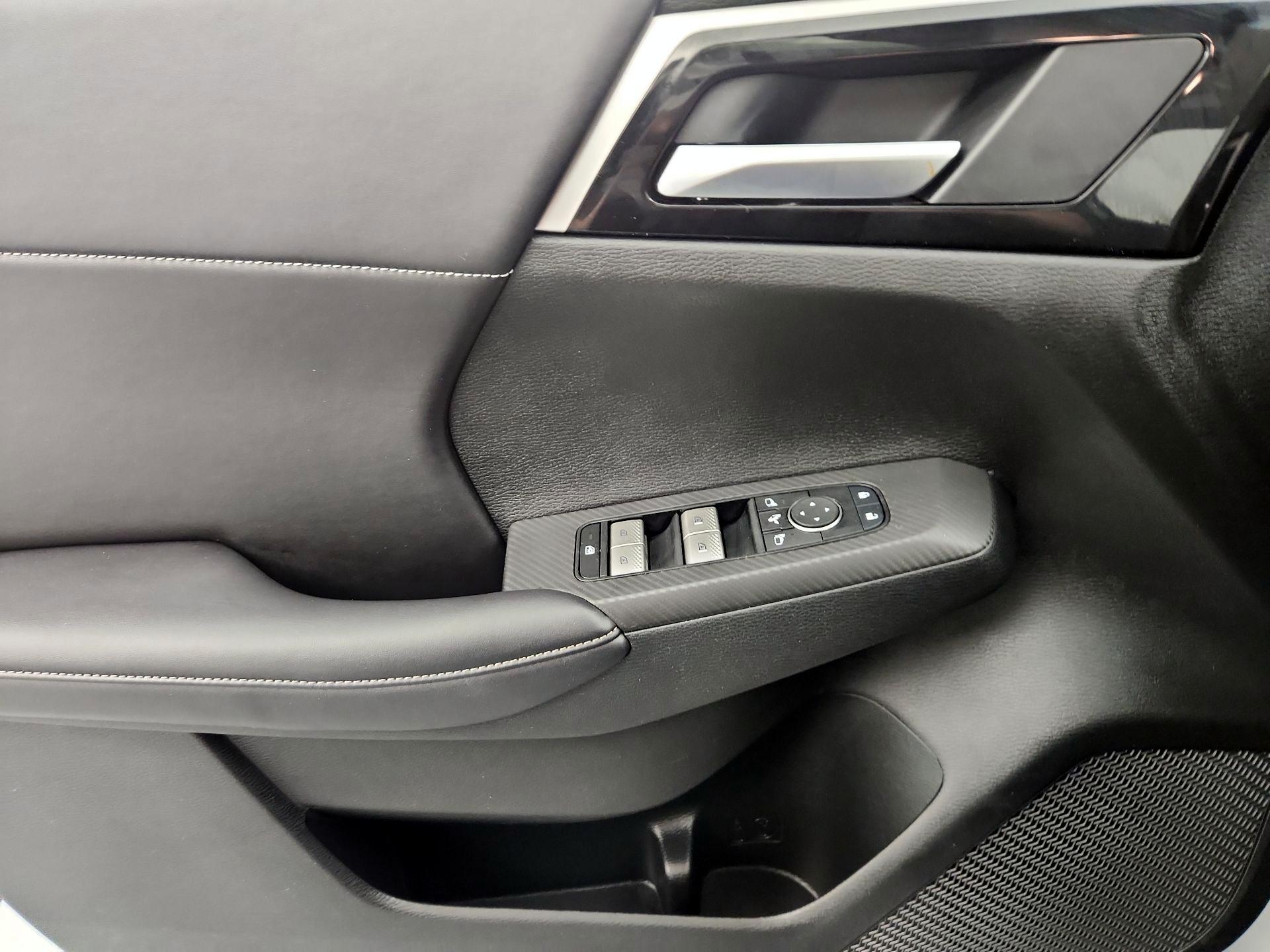 Thumbnail: 2024 Mitsubishi Outlander - 12