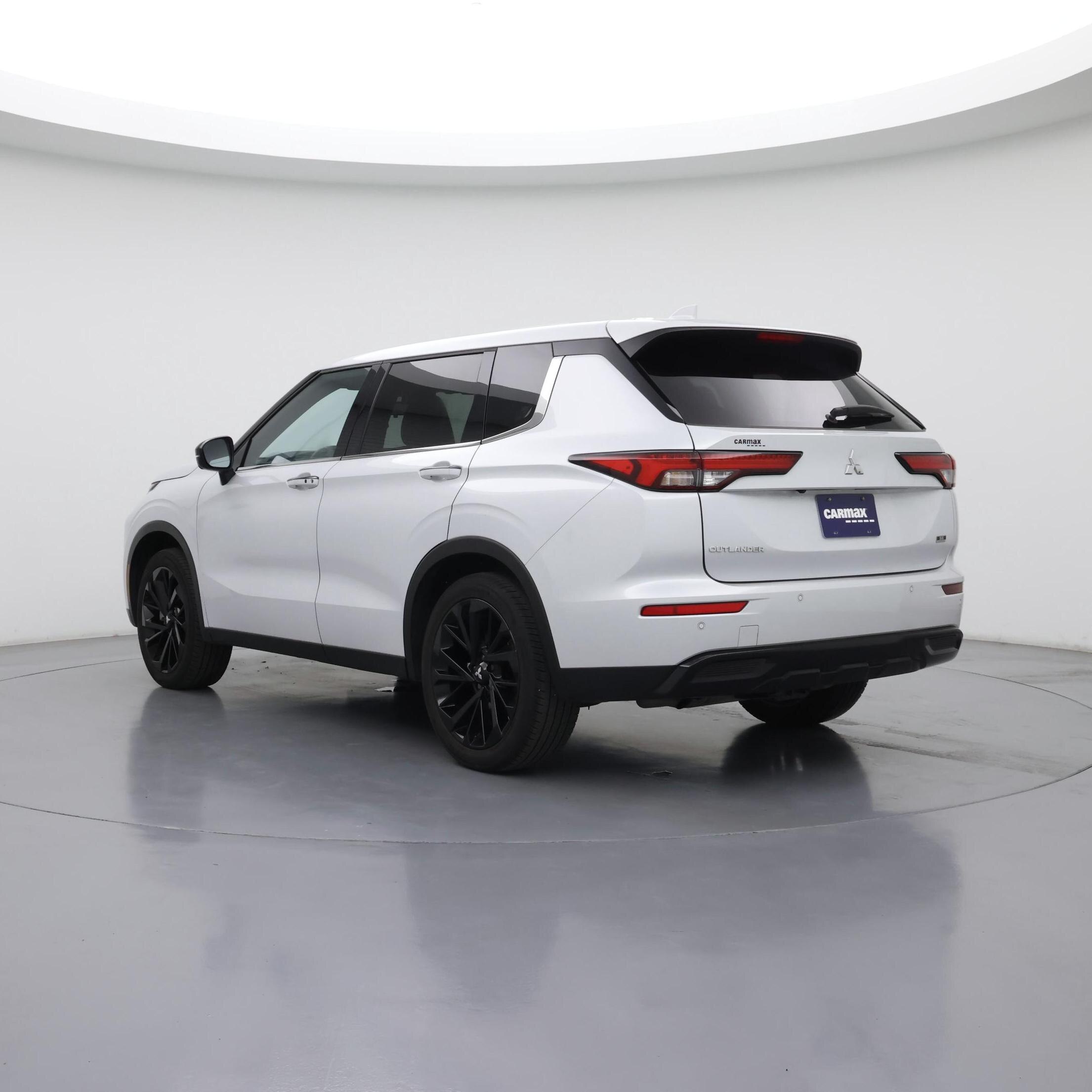 Thumbnail: 2024 Mitsubishi Outlander - 2