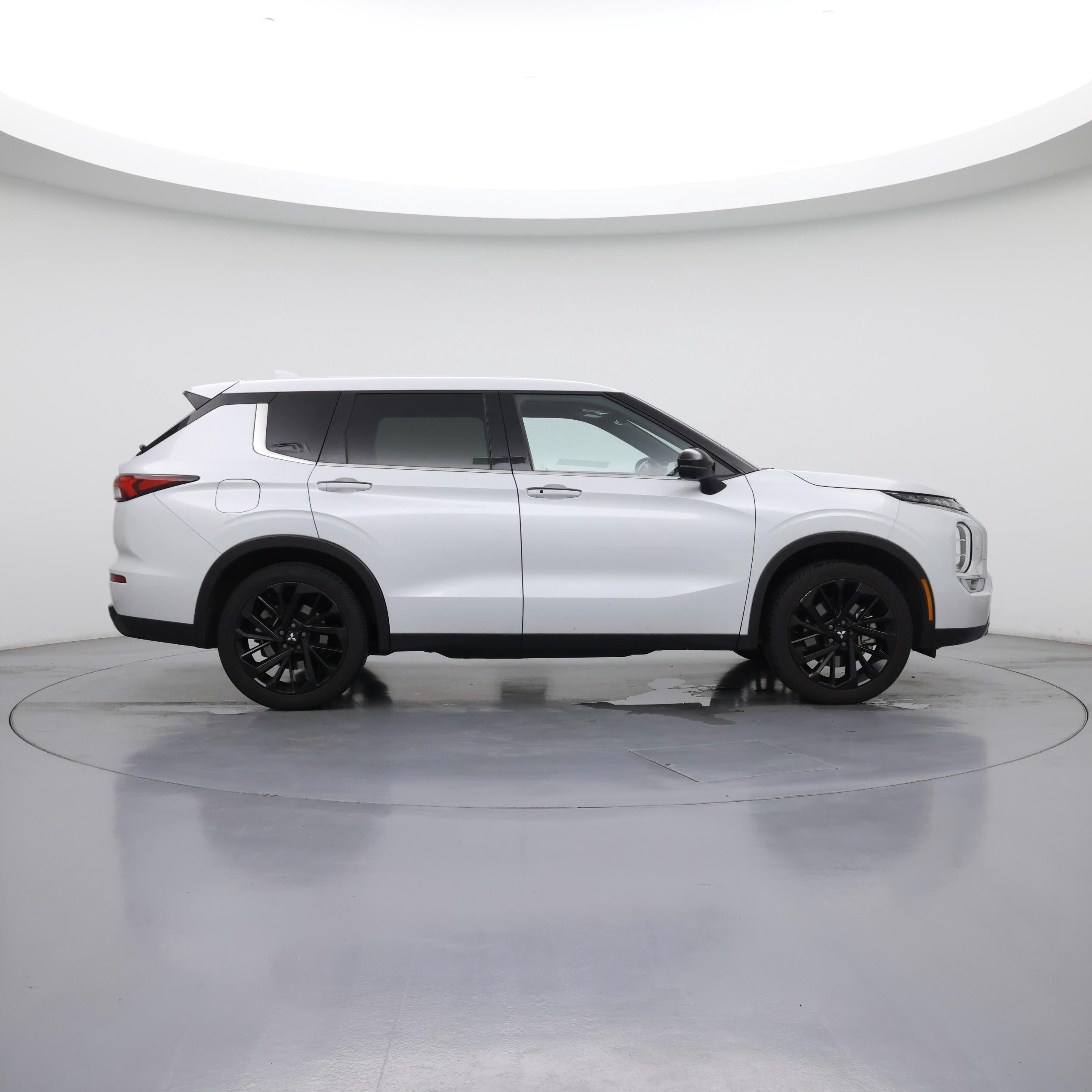 Thumbnail: 2024 Mitsubishi Outlander - 7