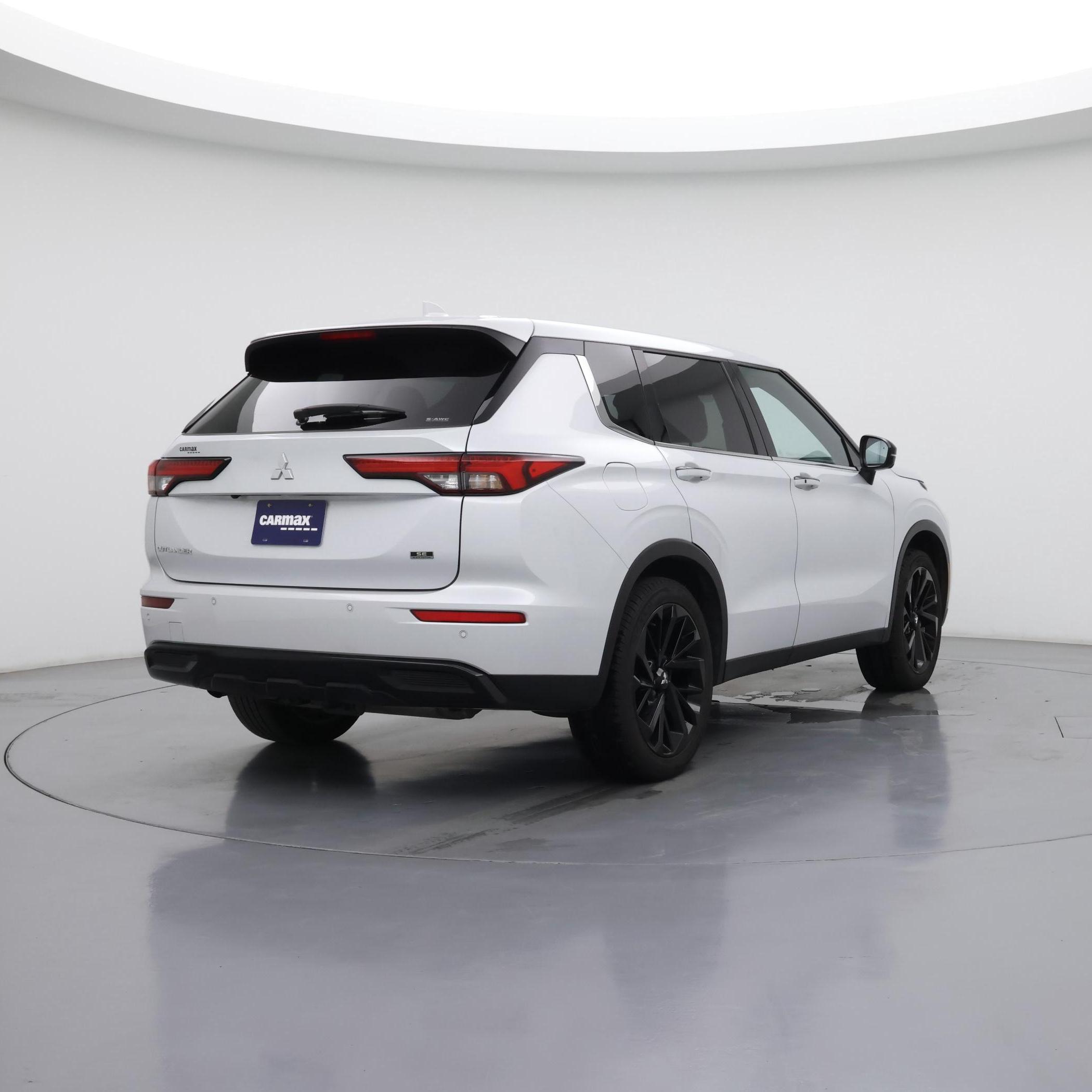 Thumbnail: 2024 Mitsubishi Outlander - 8