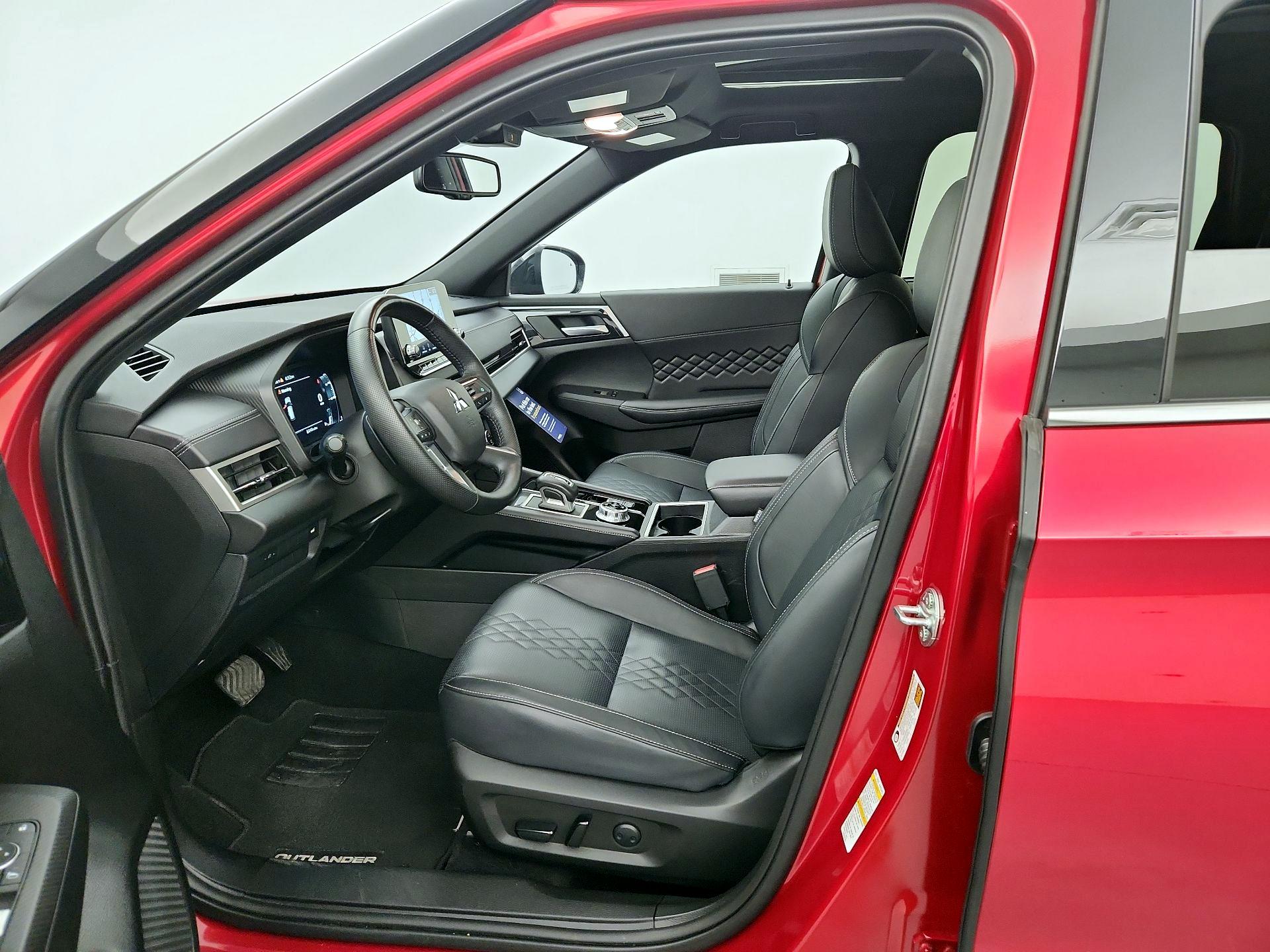 Thumbnail: 2024 Mitsubishi Outlander - 11