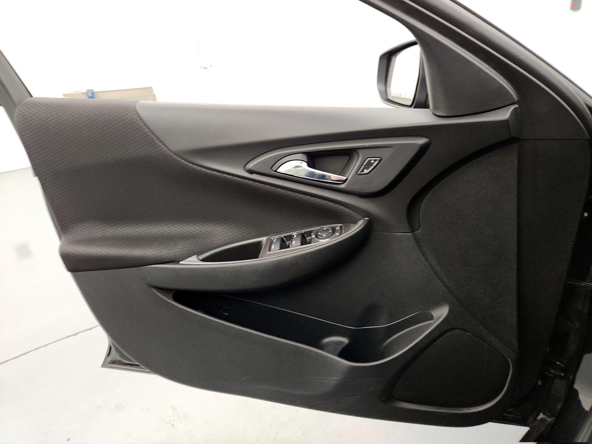 Thumbnail: 2021 Chevrolet Malibu - 12