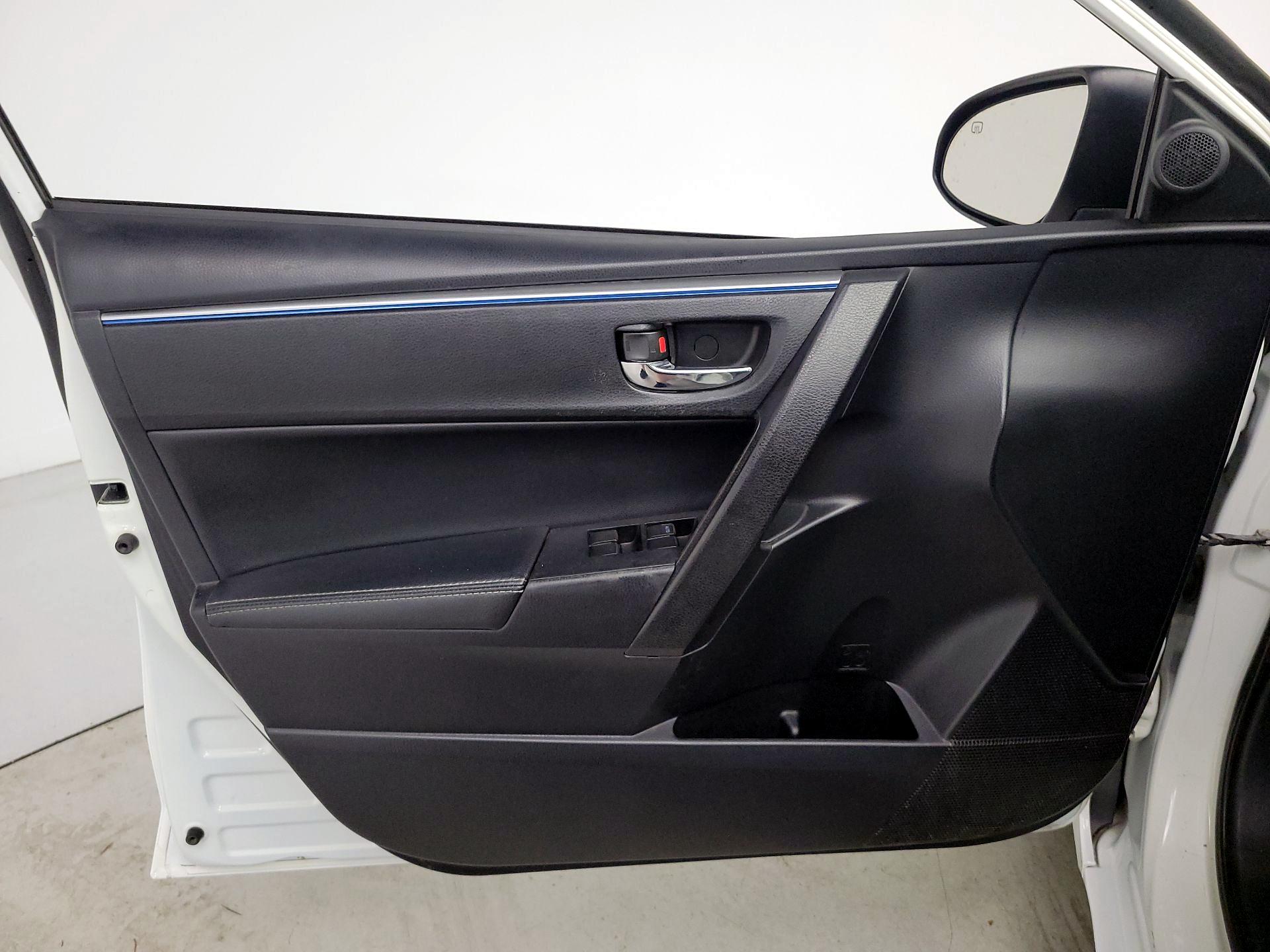 Thumbnail: 2015 Toyota Corolla - 12