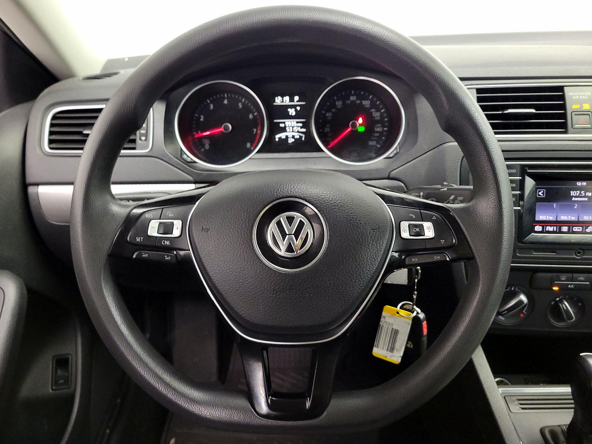 Thumbnail: 2017 Volkswagen Jetta - 10