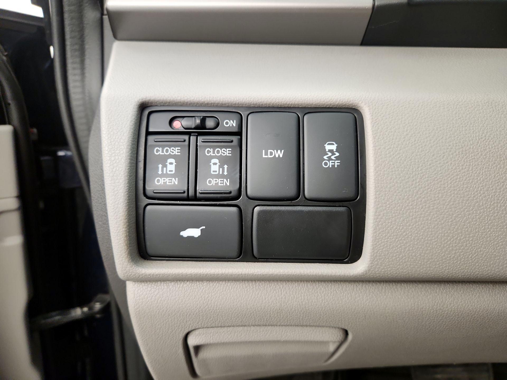 Thumbnail: 2016 Honda Odyssey - 13