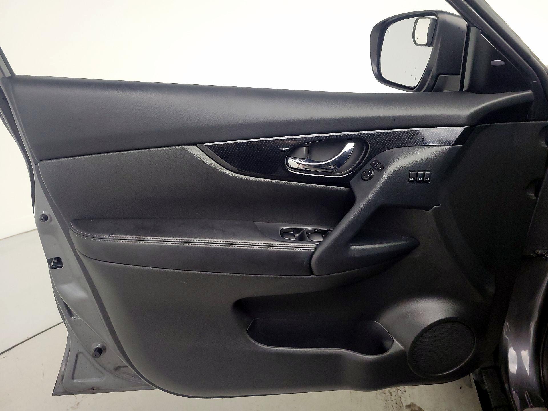 Thumbnail: 2019 Nissan Rogue - 12