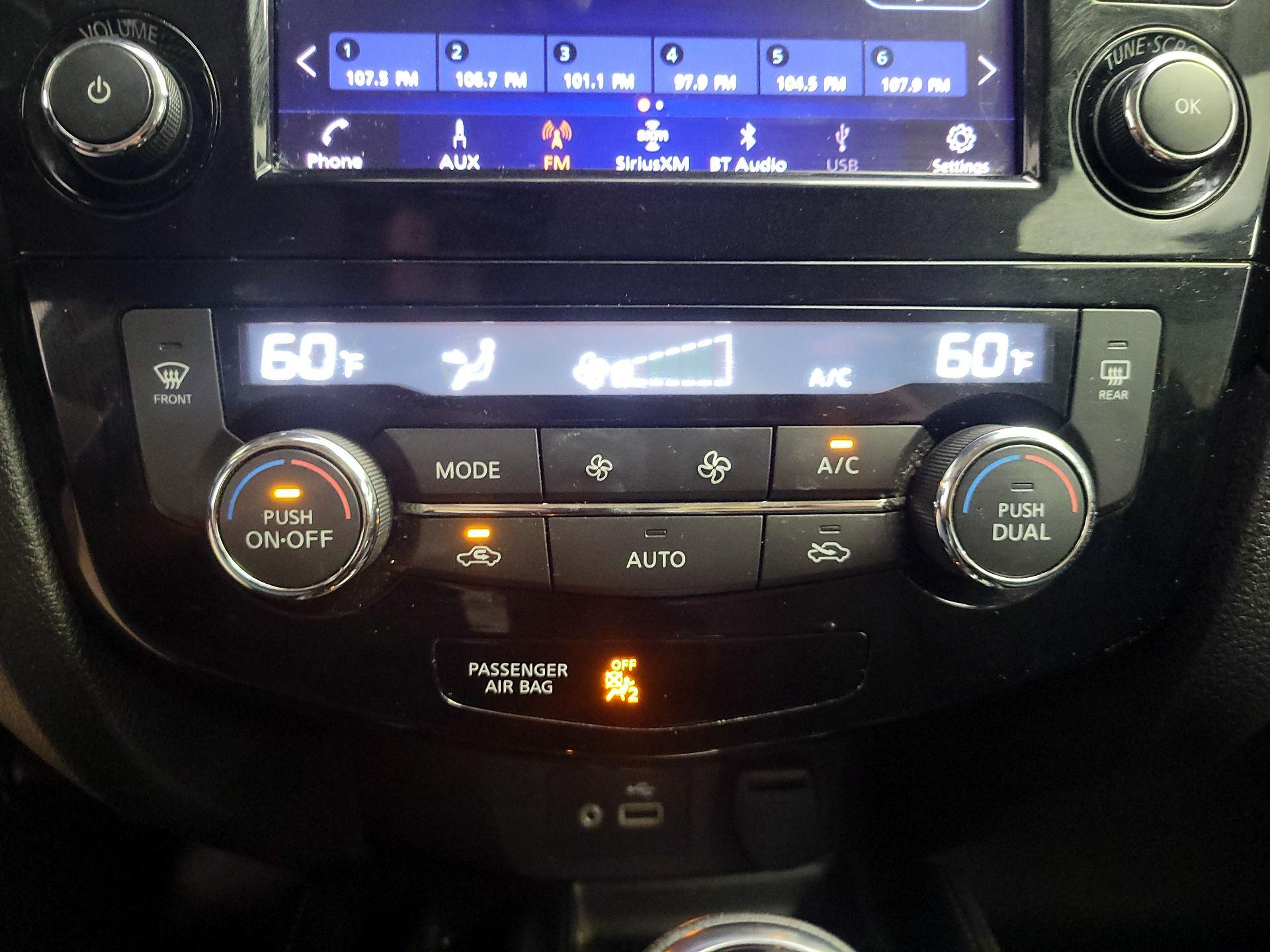 Thumbnail: 2019 Nissan Rogue - 17