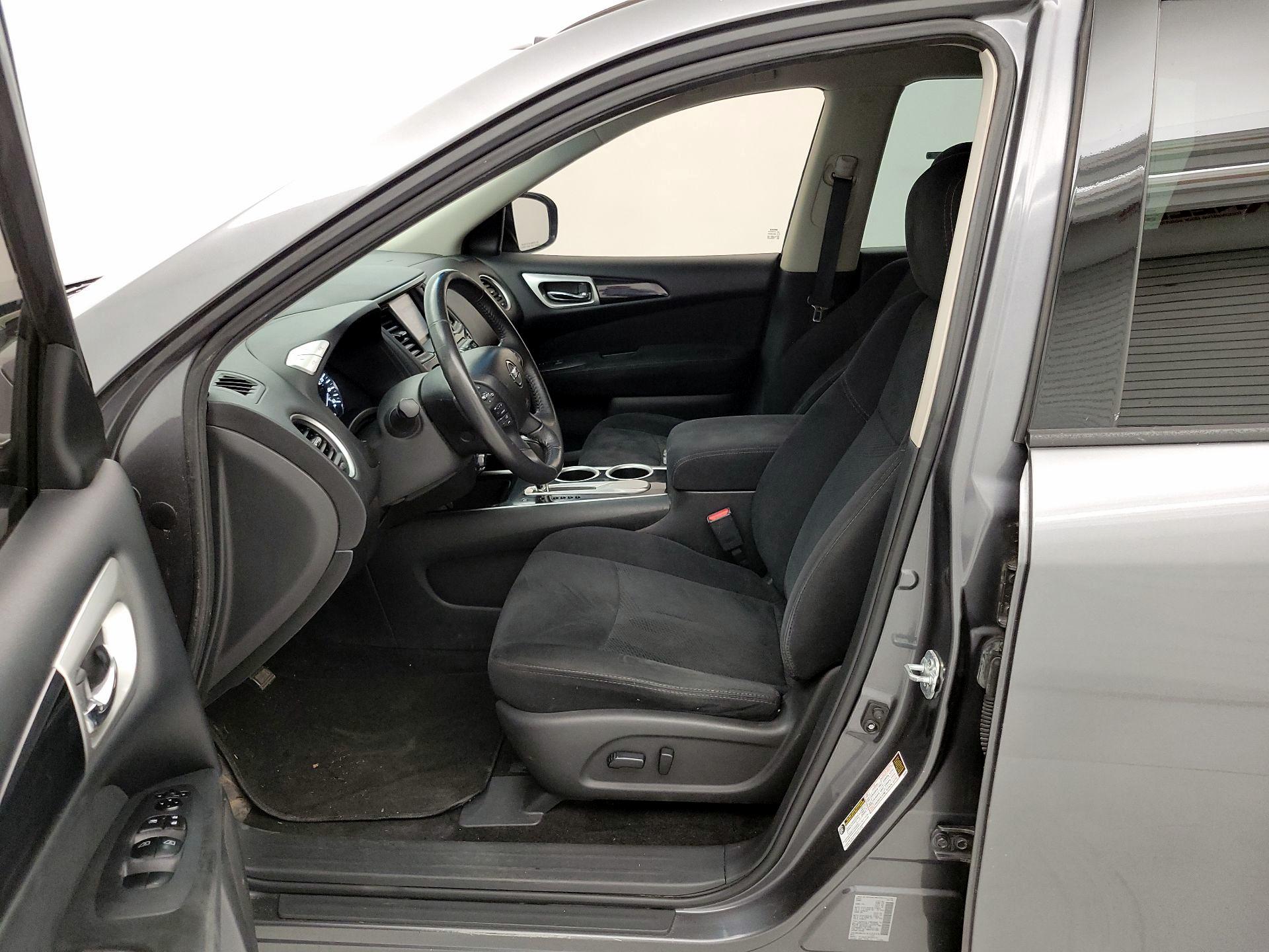 Thumbnail: 2016 Nissan Pathfinder - 11