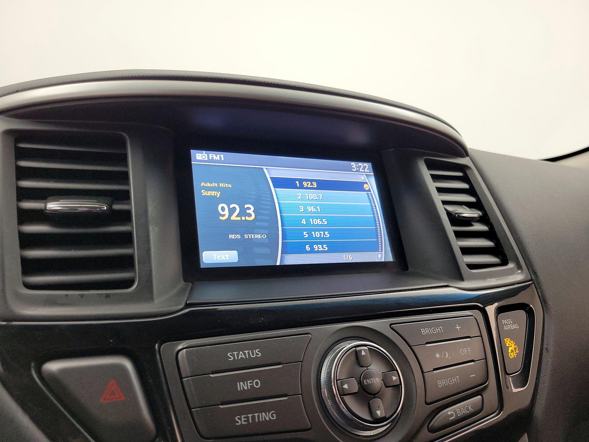 Thumbnail: 2016 Nissan Pathfinder - 15