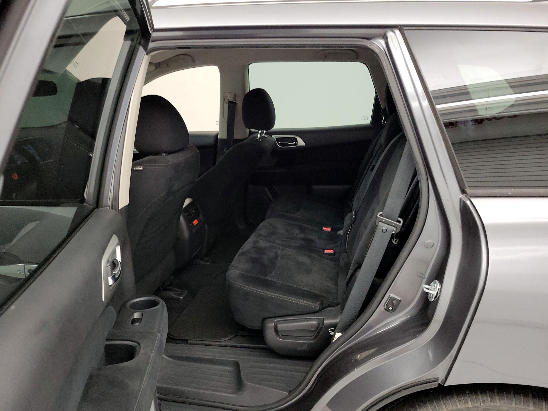 Thumbnail: 2016 Nissan Pathfinder - 19