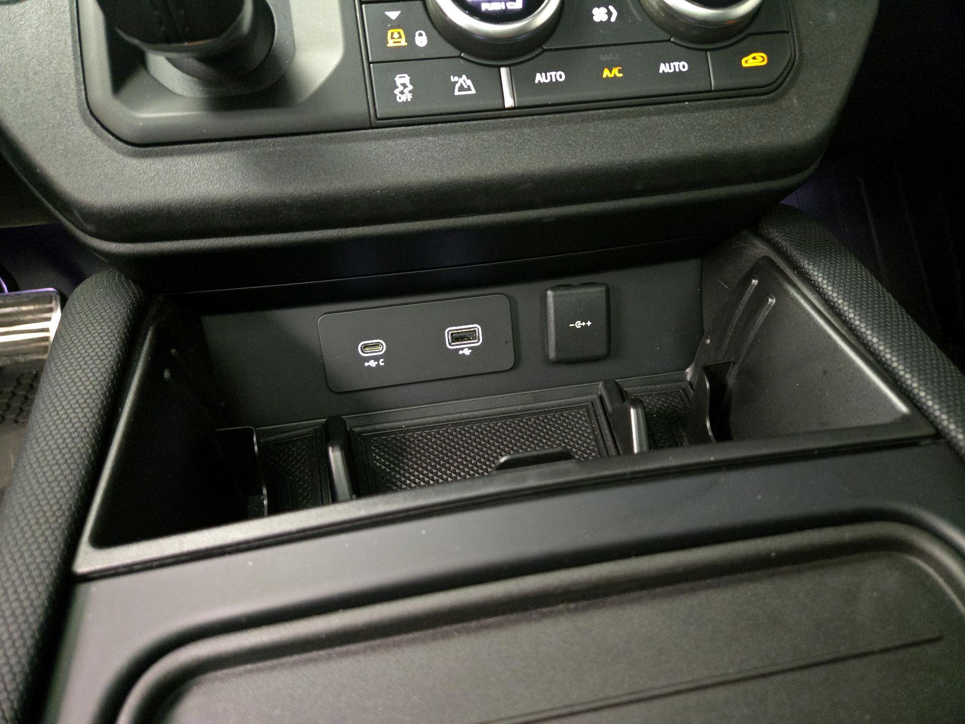 Thumbnail: 2024 Land Rover Defender - 19