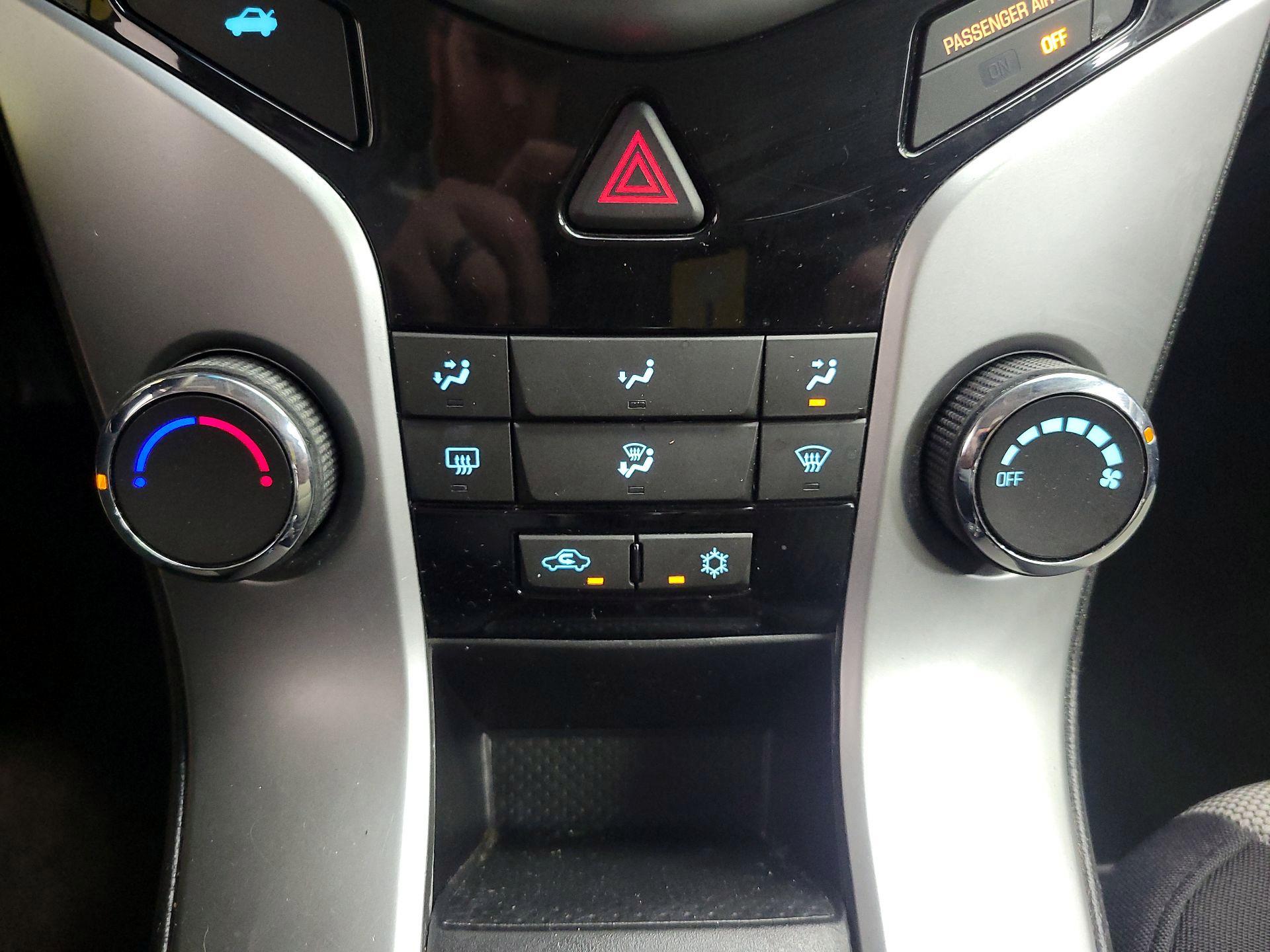 Thumbnail: 2015 Chevrolet Cruze - 15