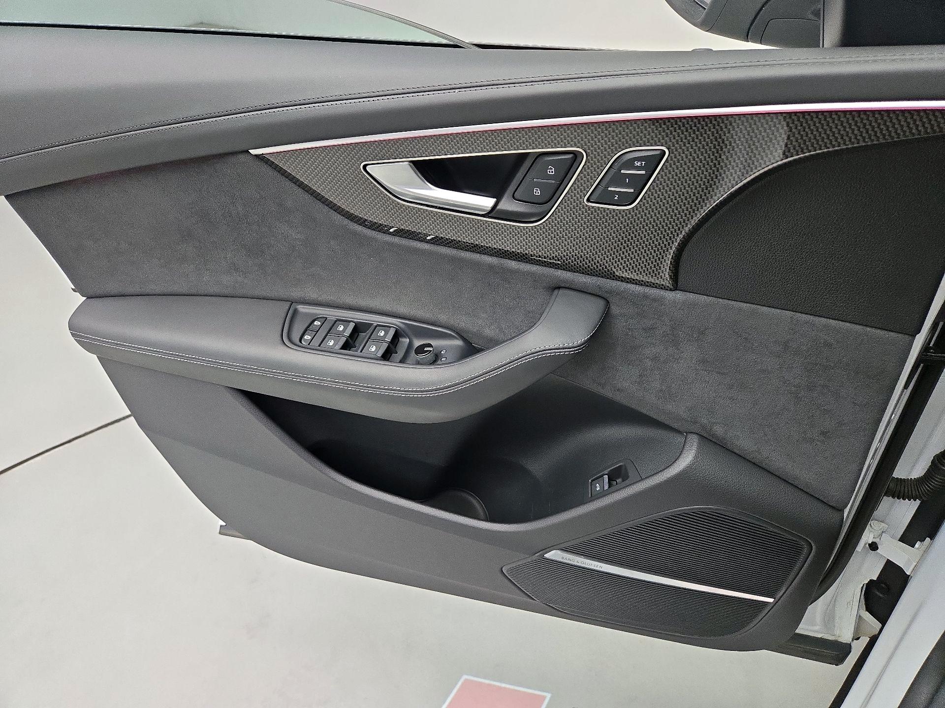 Thumbnail: 2023 Audi SQ8 - 12