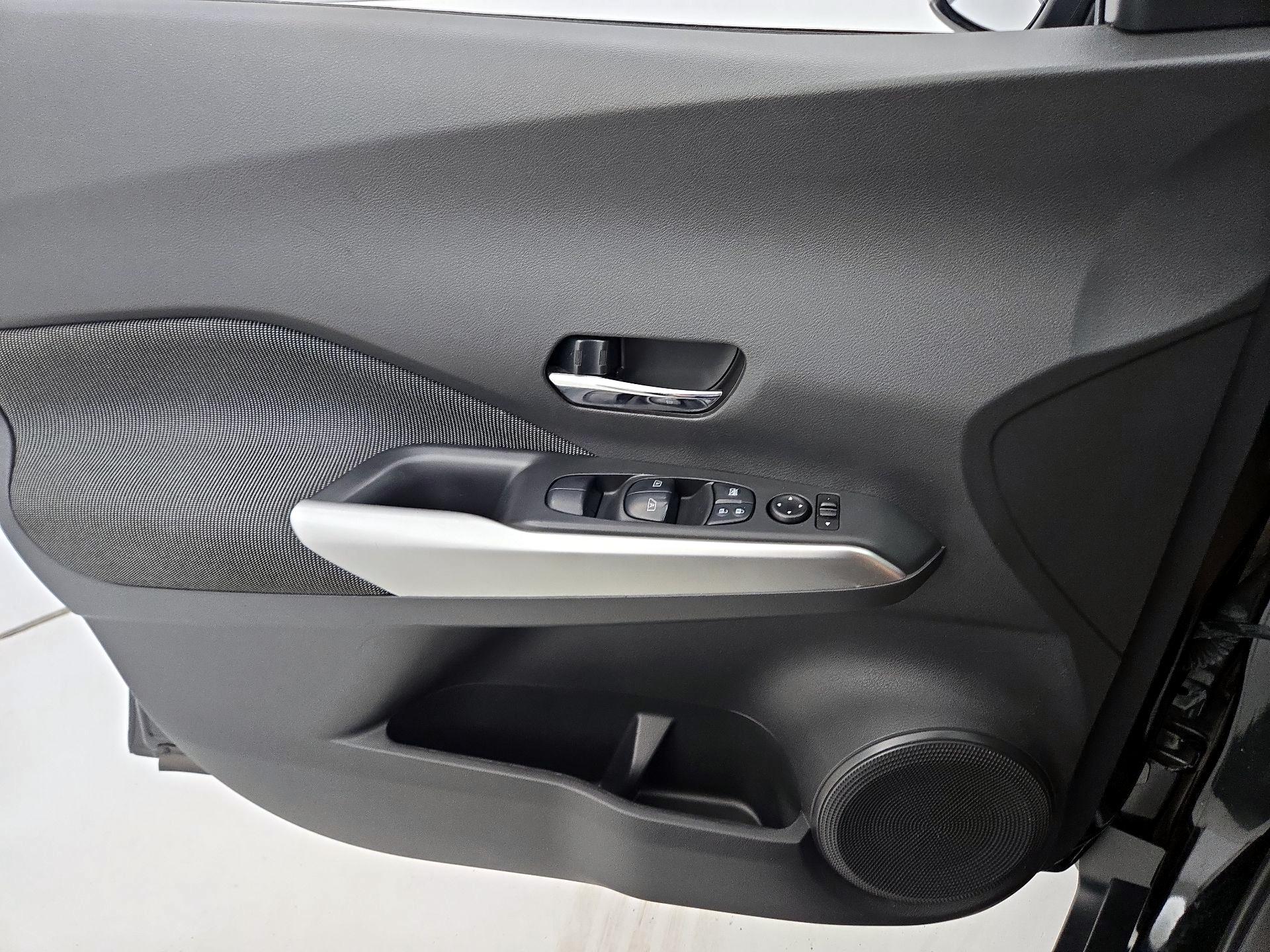Thumbnail: 2019 Nissan Kicks - 12