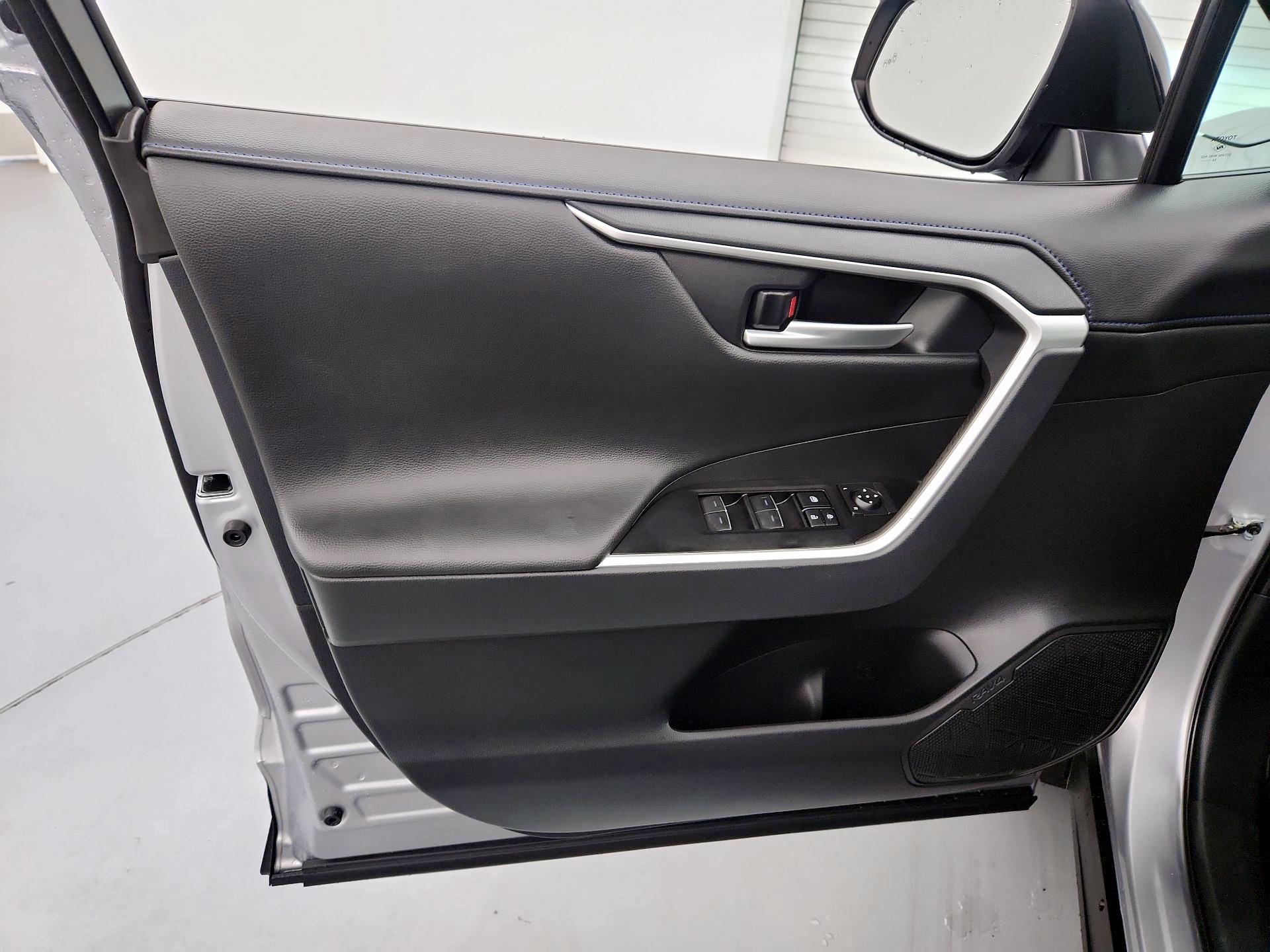 Thumbnail: 2025 Toyota RAV4 - 12