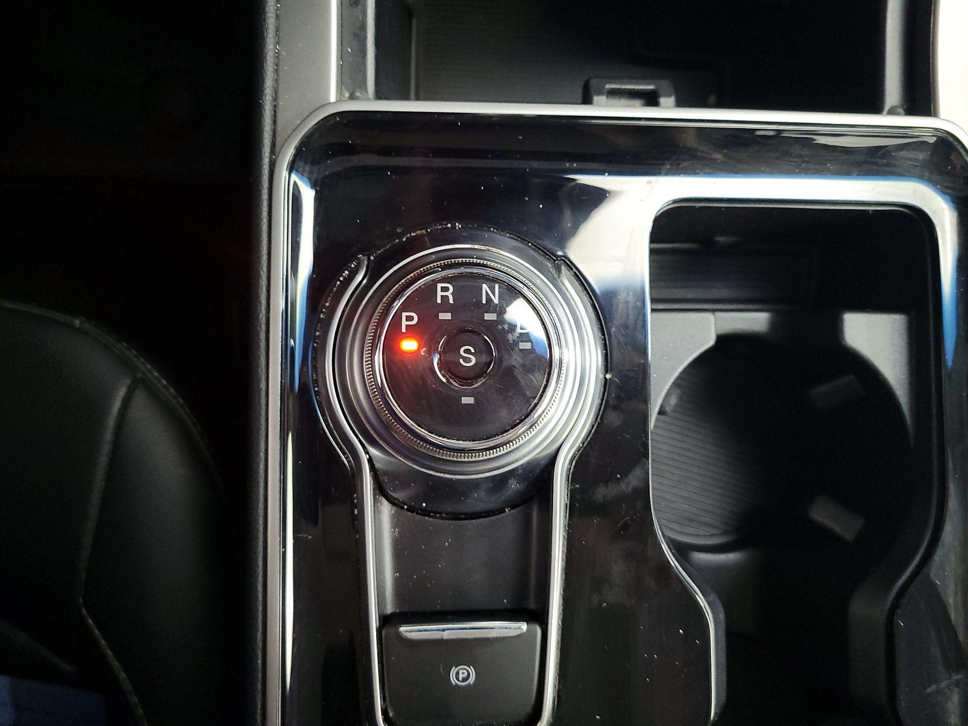 Thumbnail: 2019 Ford Edge - 17