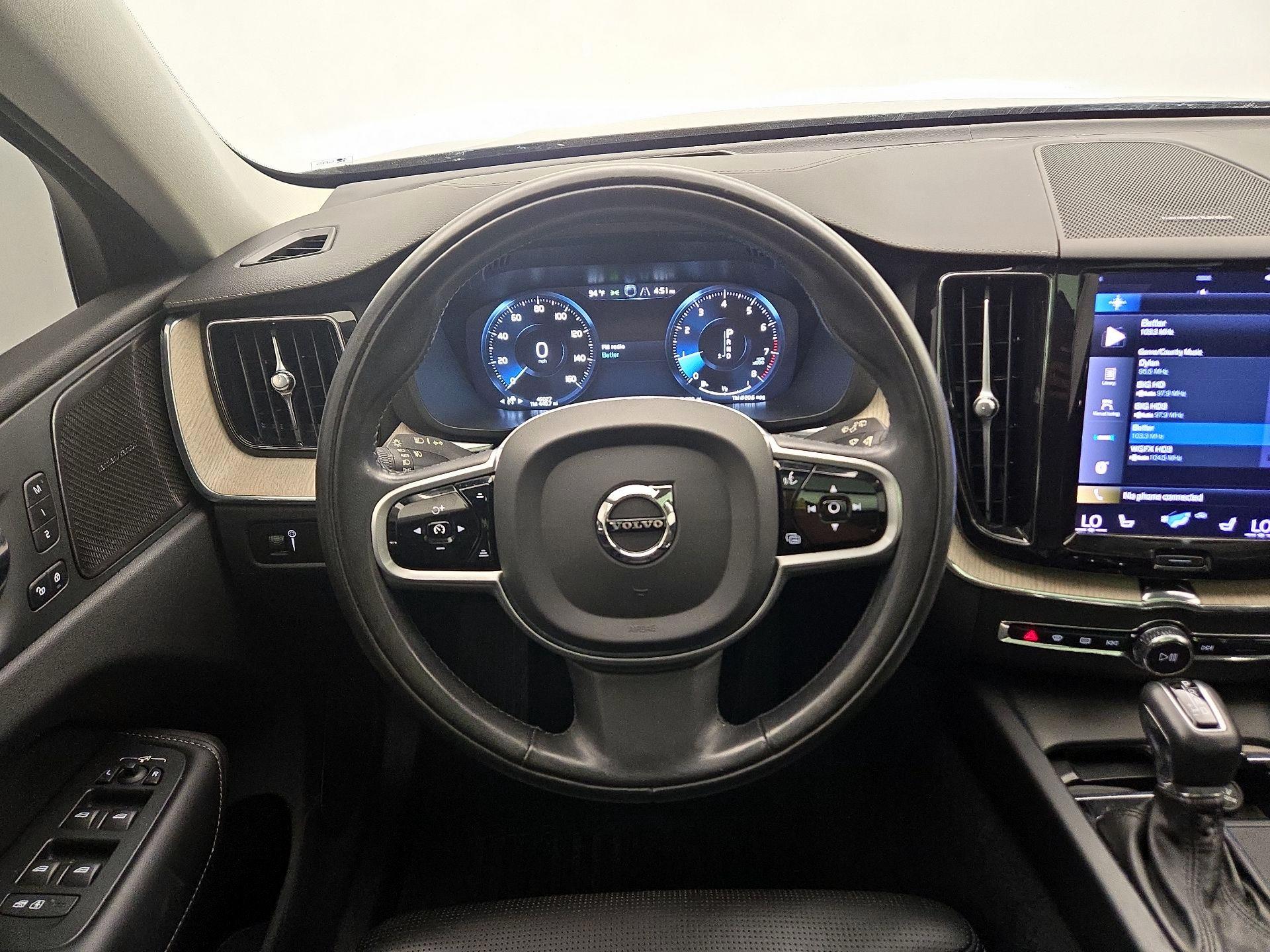 Thumbnail: 2021 Volvo XC60 - 10