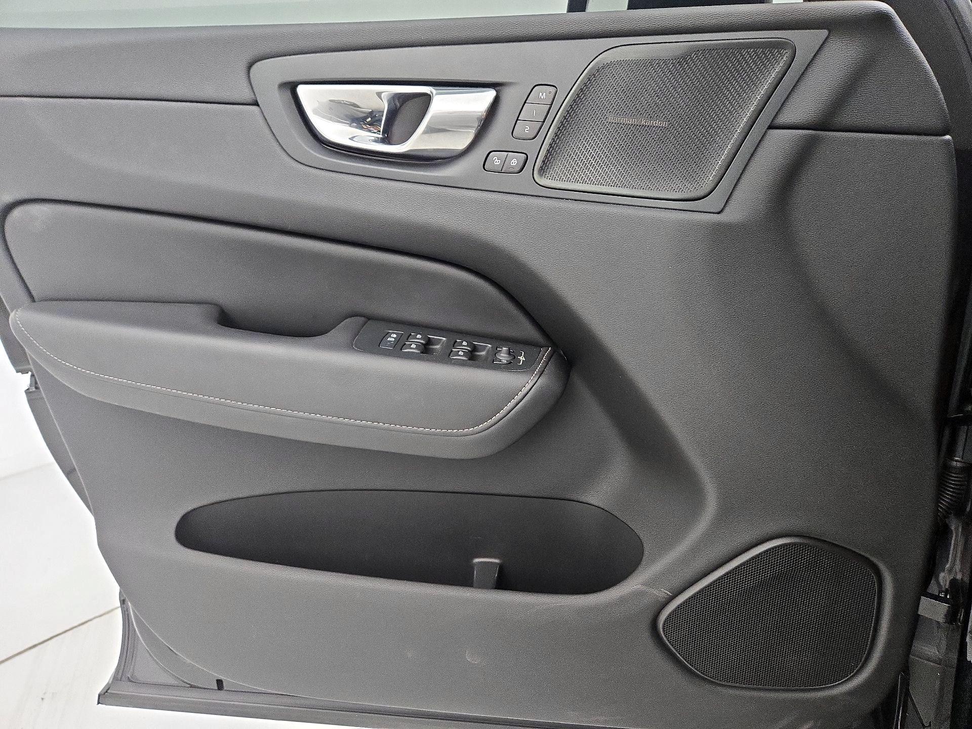 Thumbnail: 2021 Volvo XC60 - 12