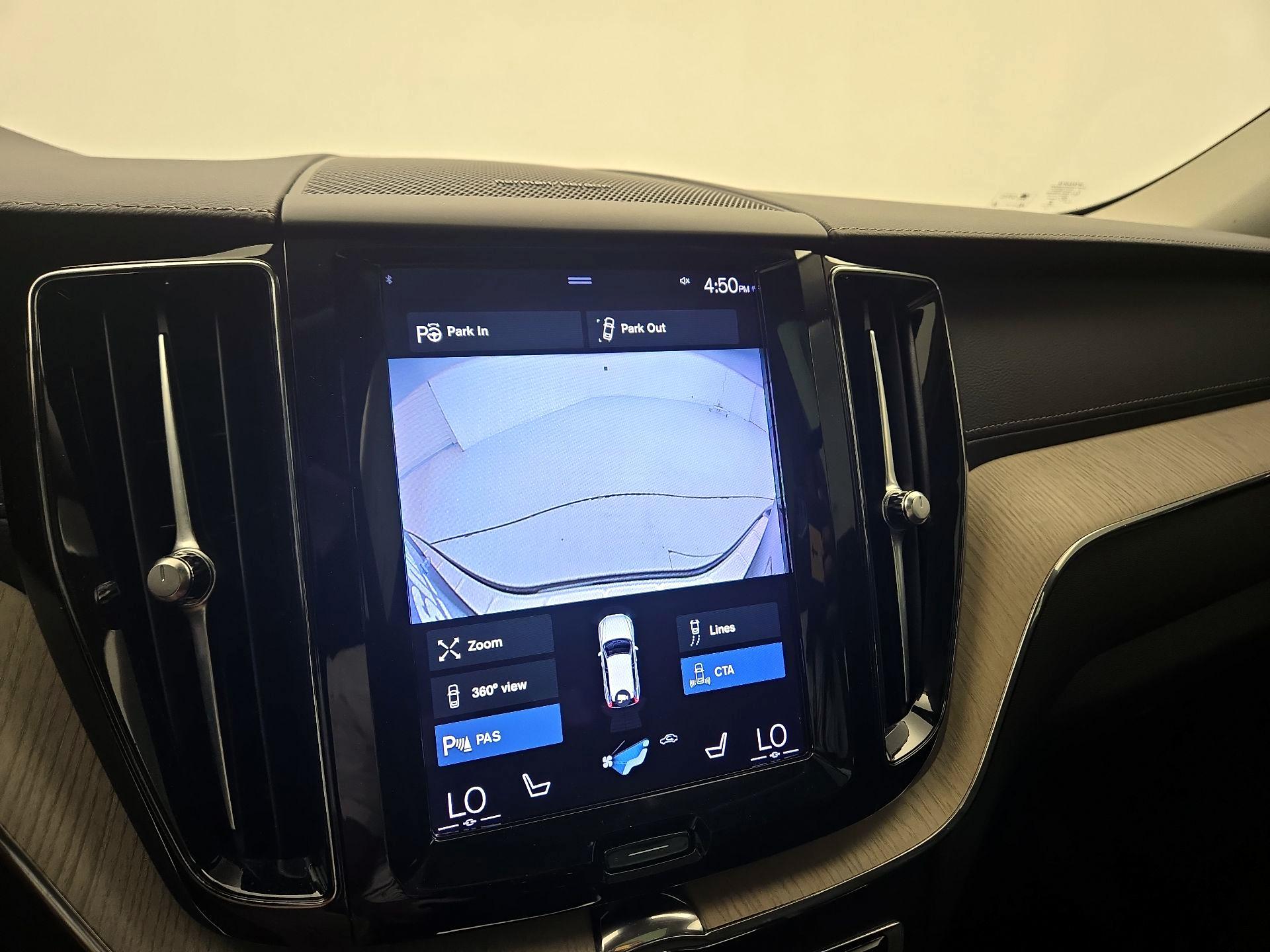 Thumbnail: 2021 Volvo XC60 - 14
