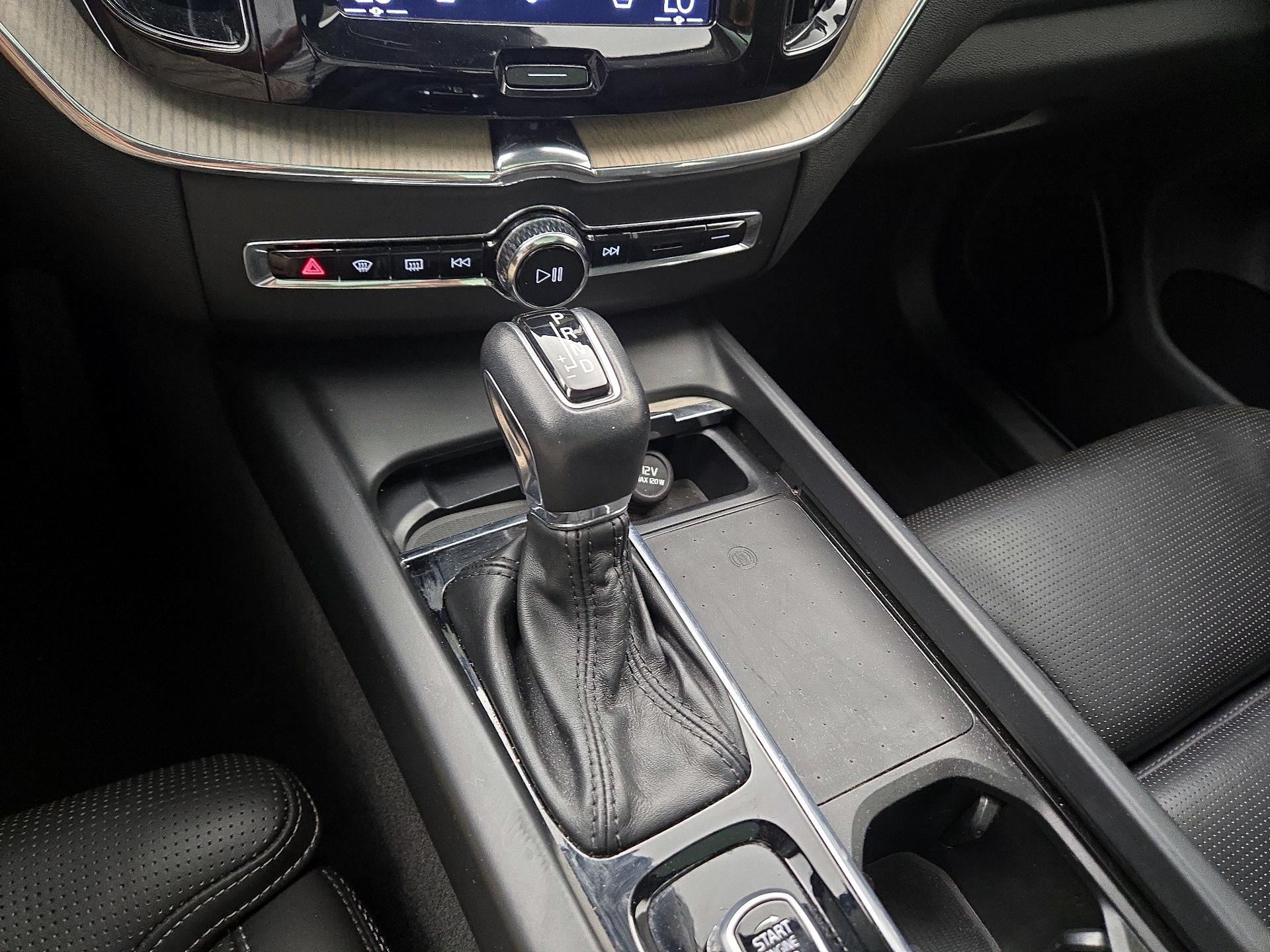 Thumbnail: 2021 Volvo XC60 - 17