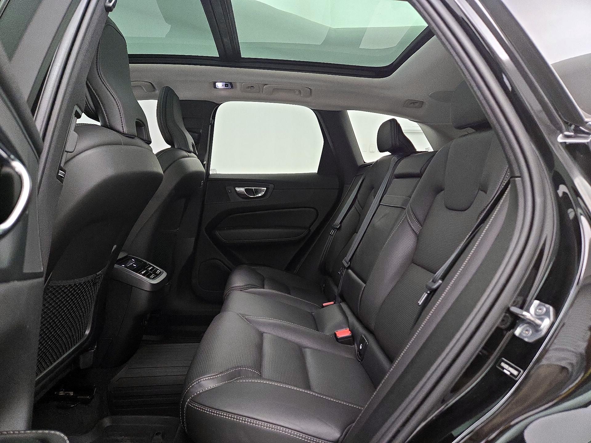 Thumbnail: 2021 Volvo XC60 - 20