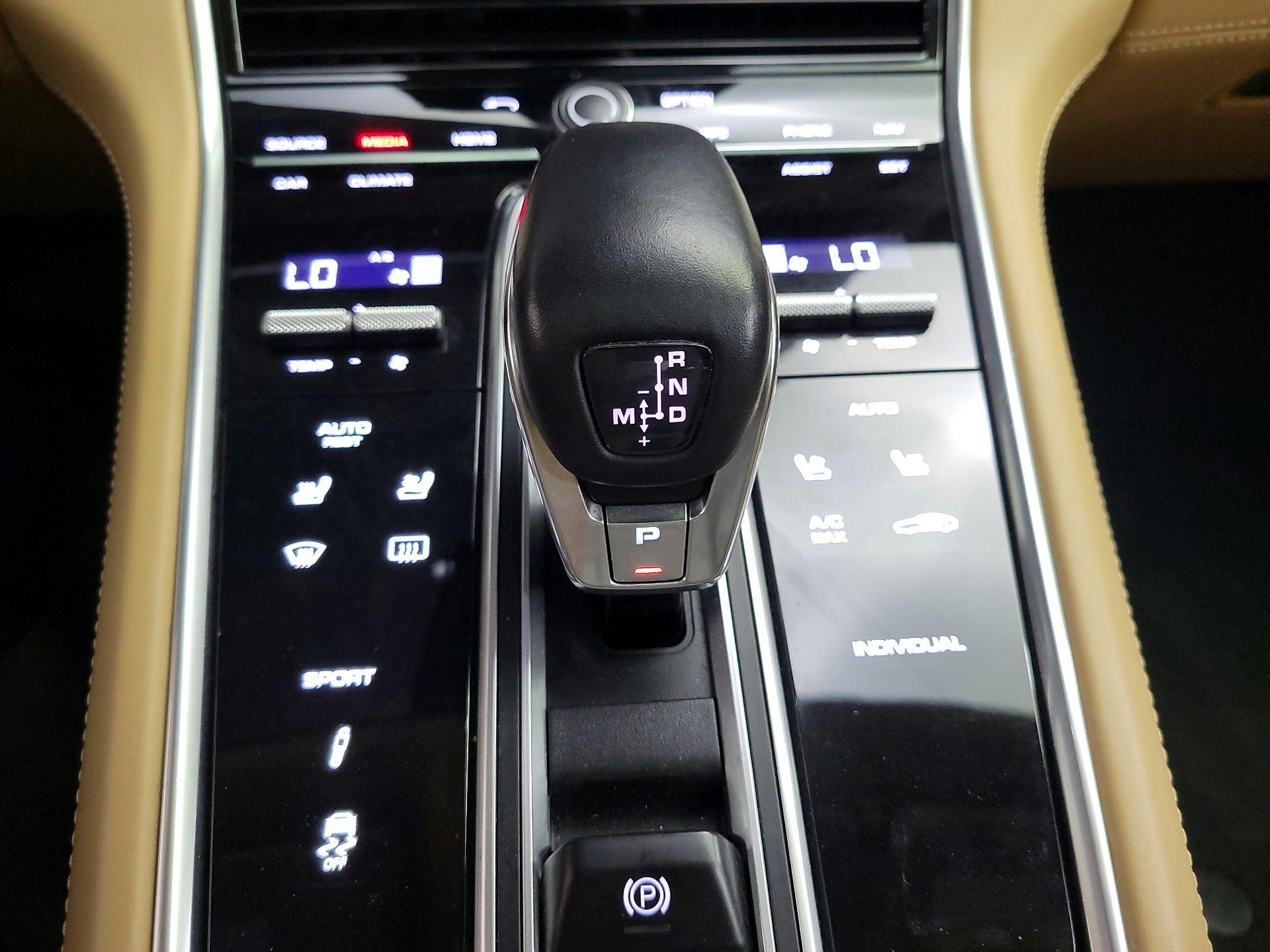 Thumbnail: 2018 Porsche Panamera - 18