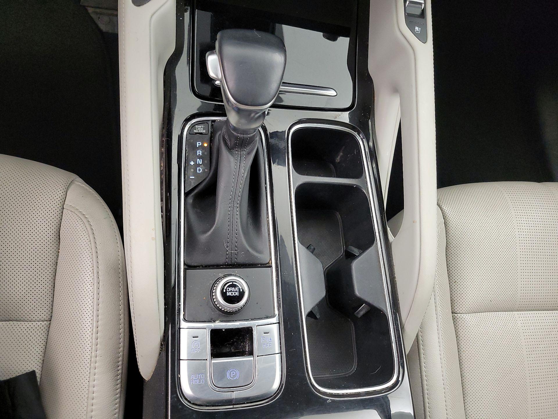 Thumbnail: 2020 Kia Telluride - 18