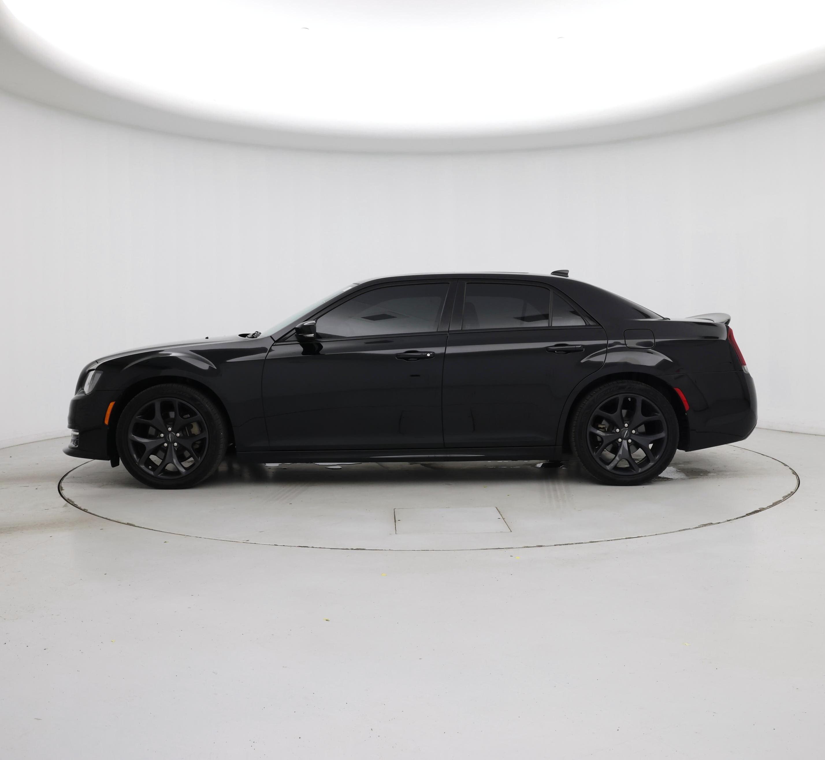 Thumbnail: 2022 Chrysler 300 - 3