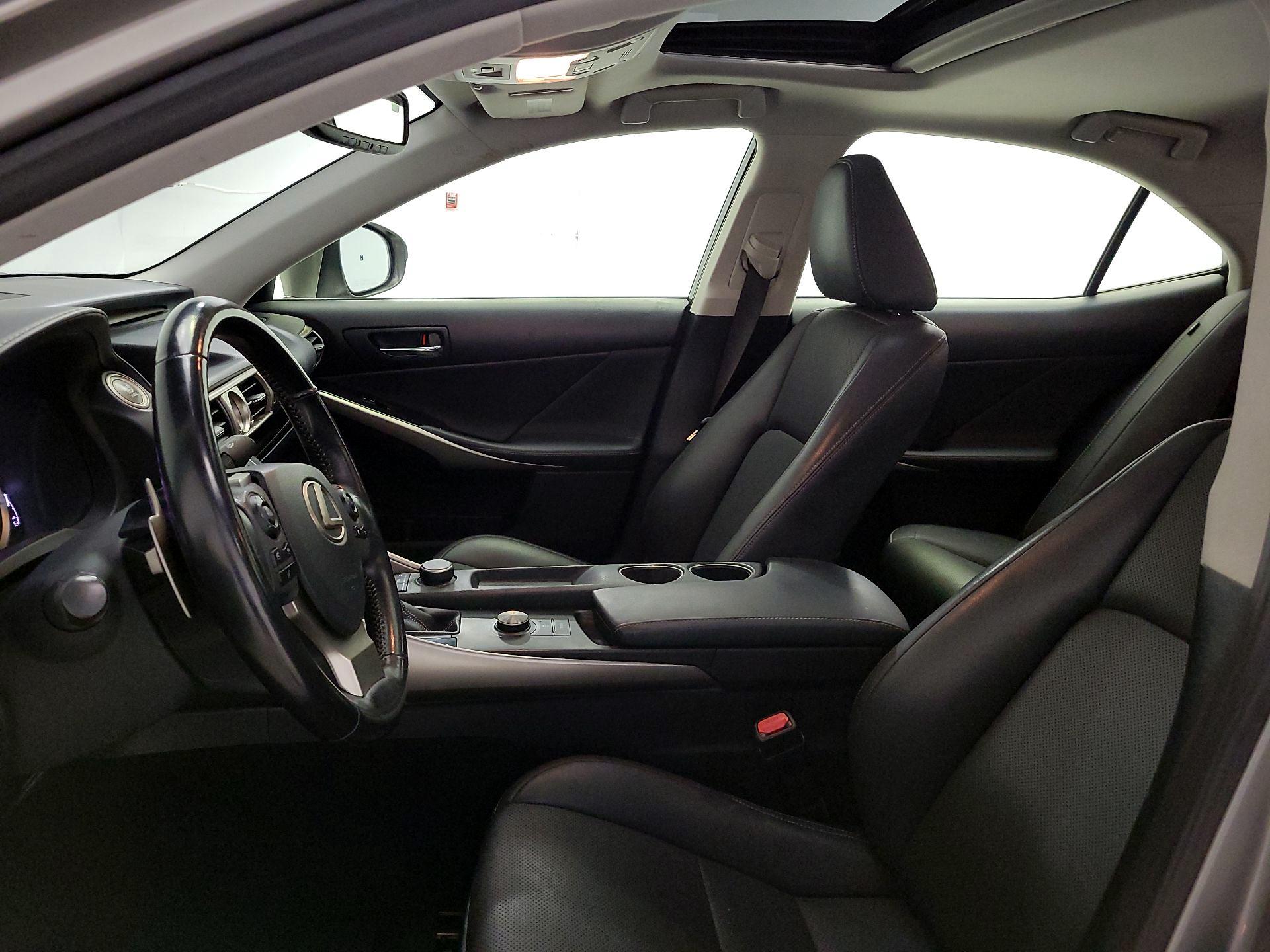 Thumbnail: 2016 Lexus IS - 11