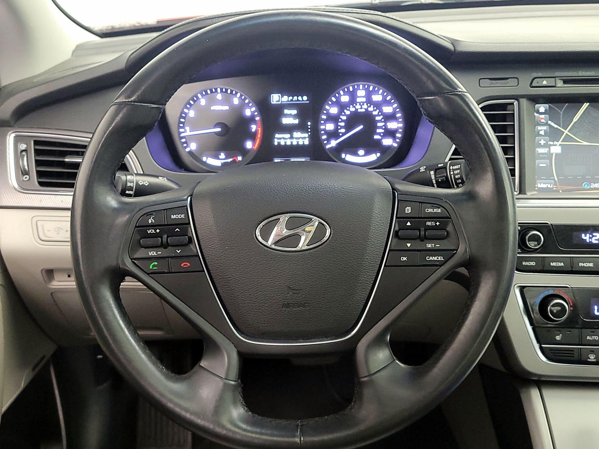 Thumbnail: 2016 Hyundai Sonata - 10
