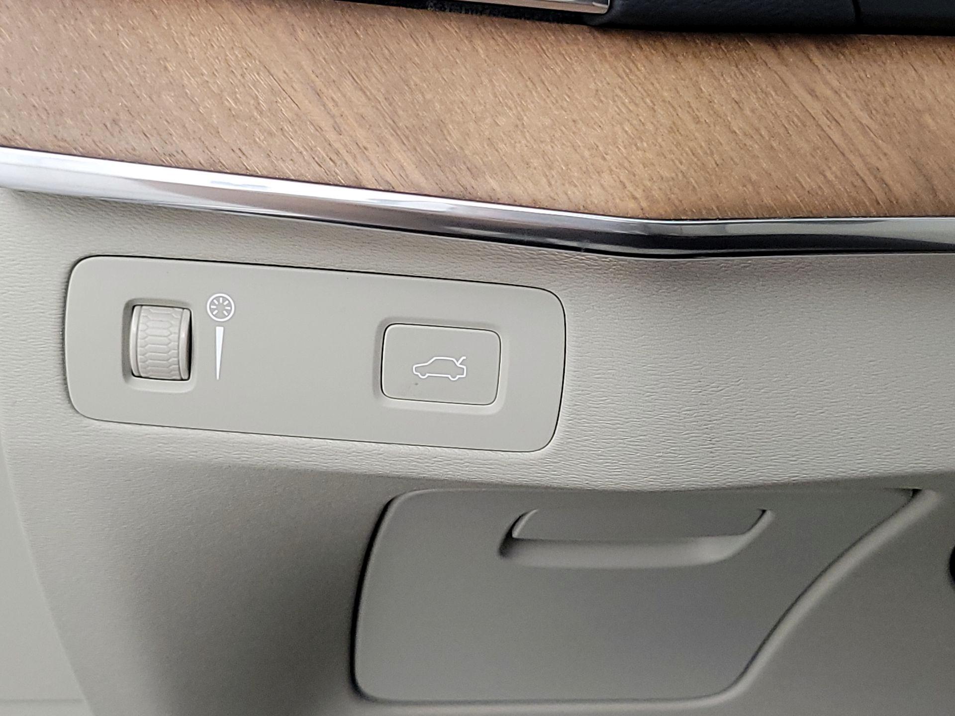 Thumbnail: 2019 Volvo XC90 - 13