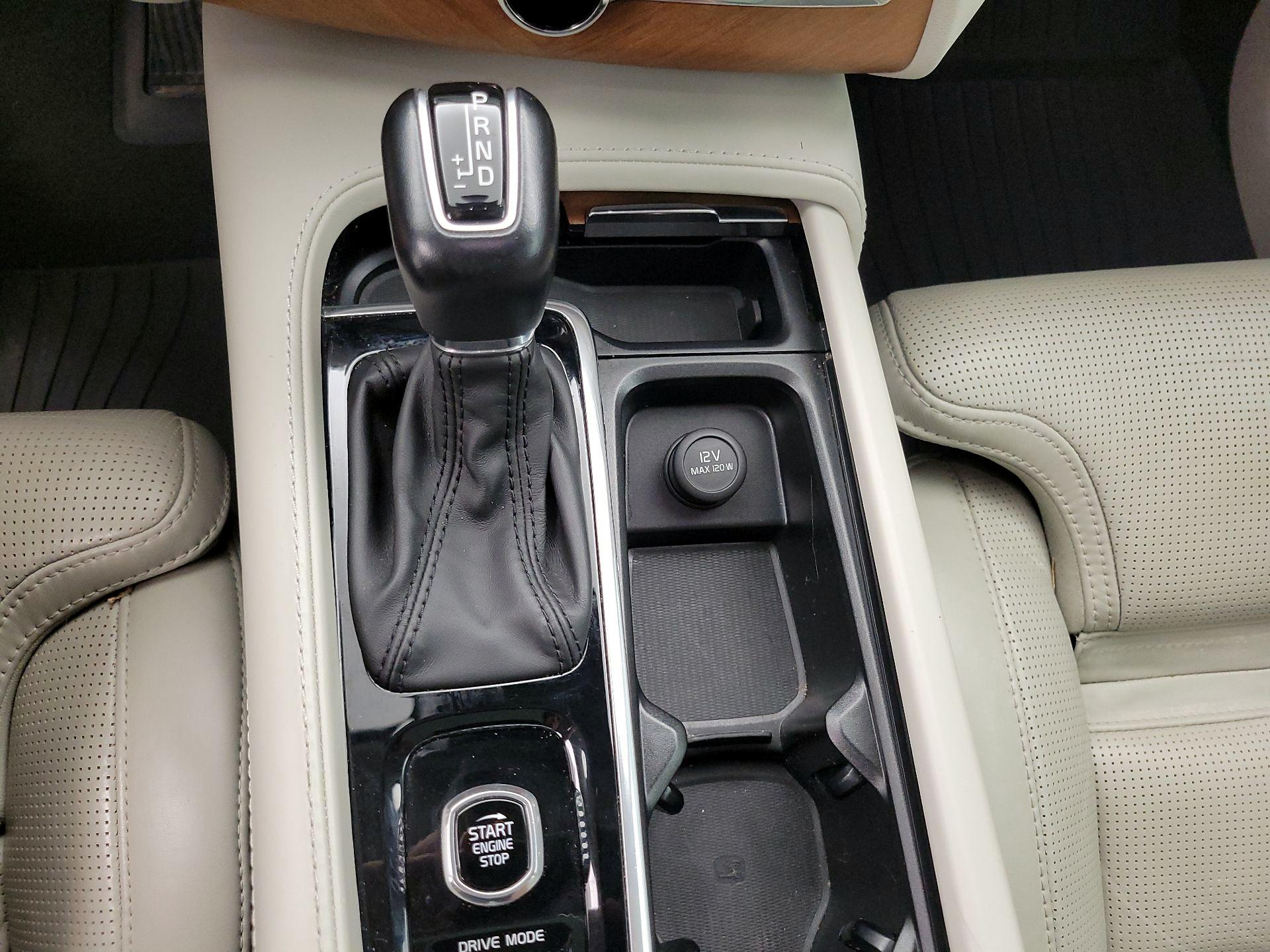 Thumbnail: 2019 Volvo XC90 - 17