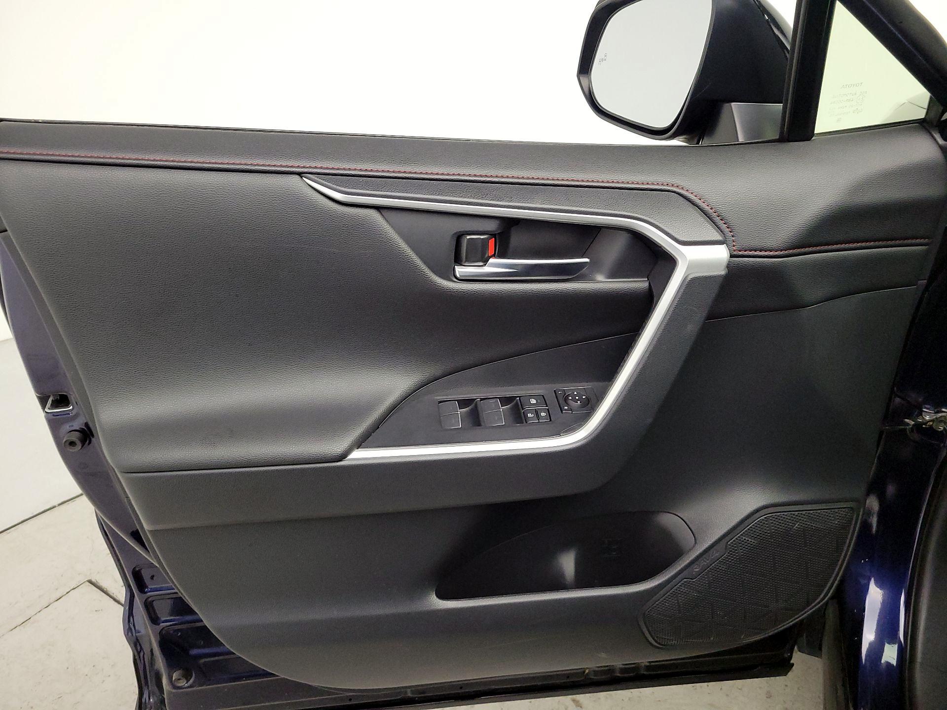 Thumbnail: 2022 Toyota RAV4 - 12