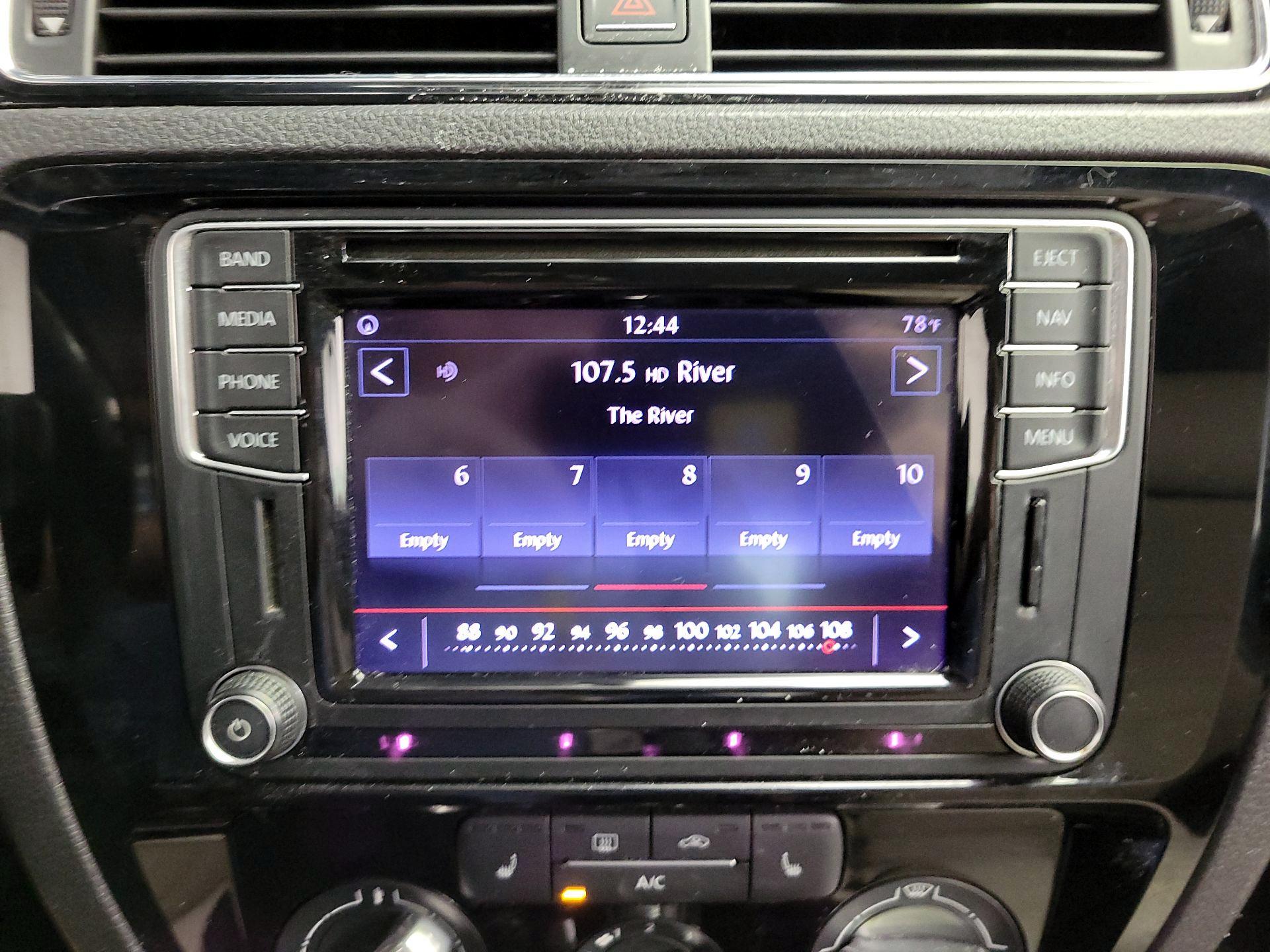 Thumbnail: 2016 Volkswagen Jetta - 16
